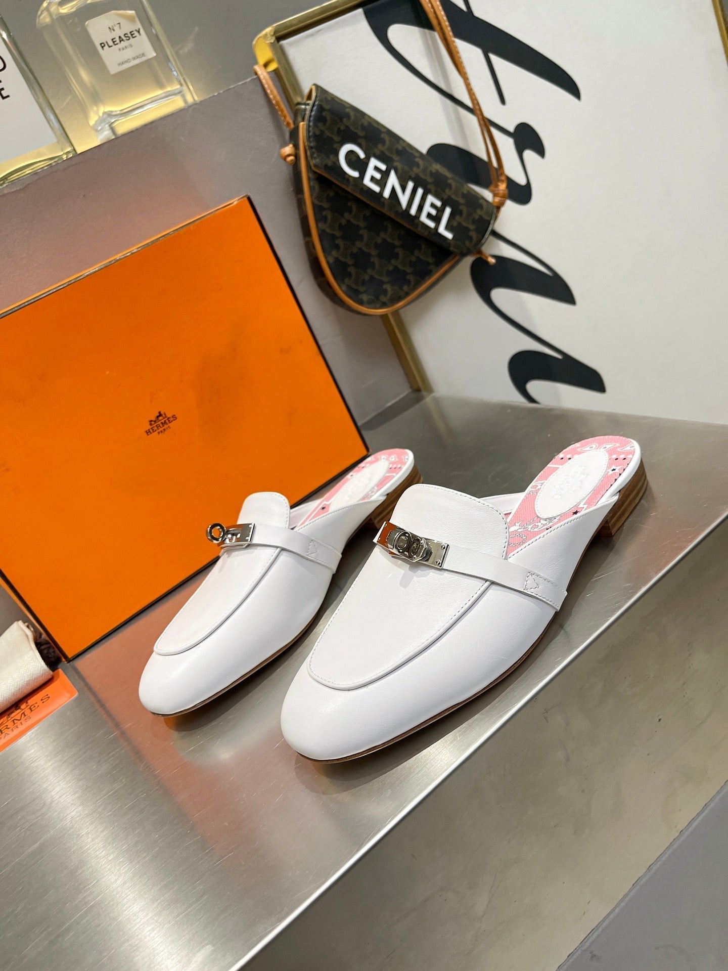 0Z MULE WHITE CALFSKIN WITH PINK PATTERN - 35