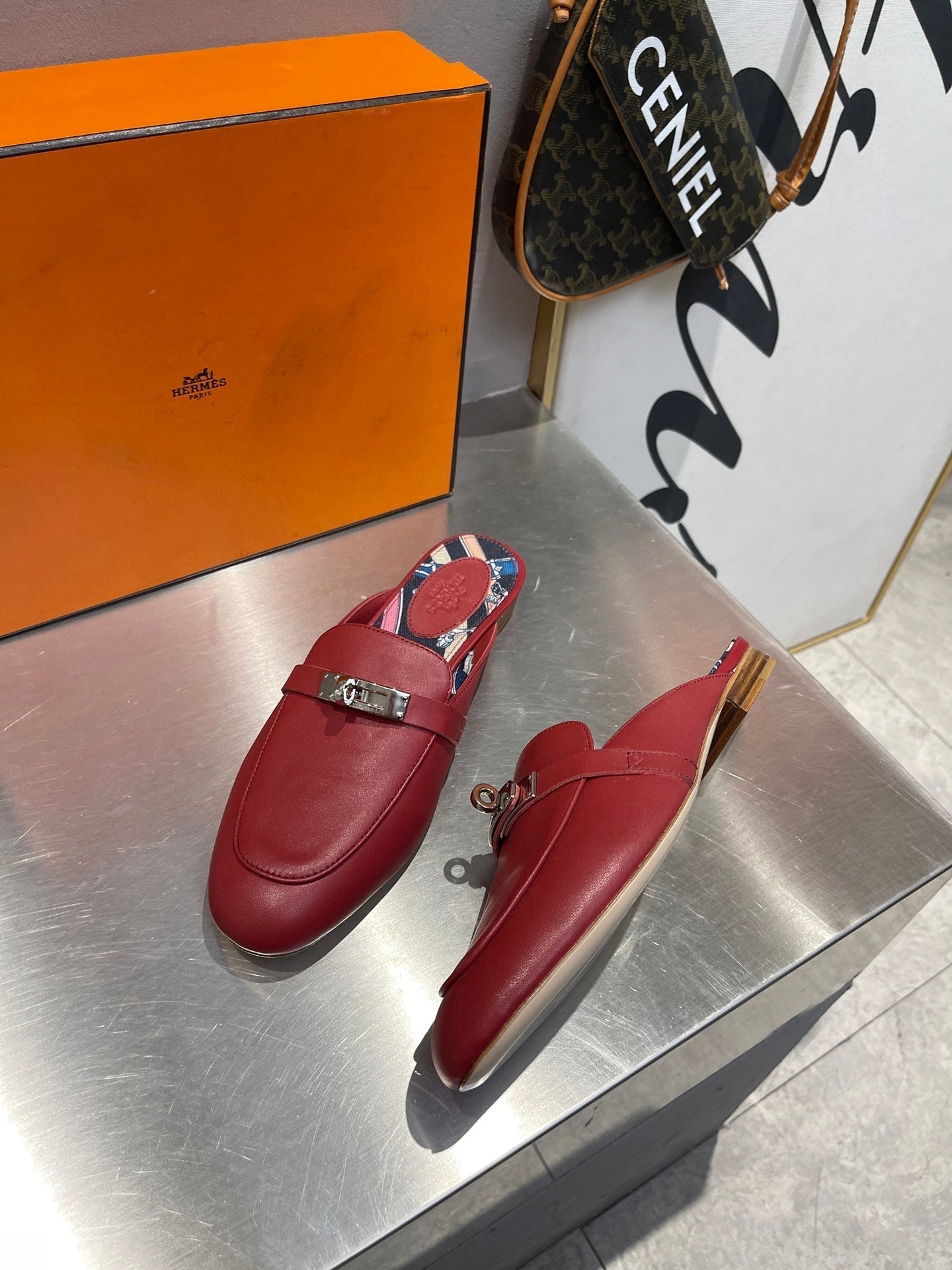 0Z MULE RUBY CALFSKIN WITH PATTERN - 35