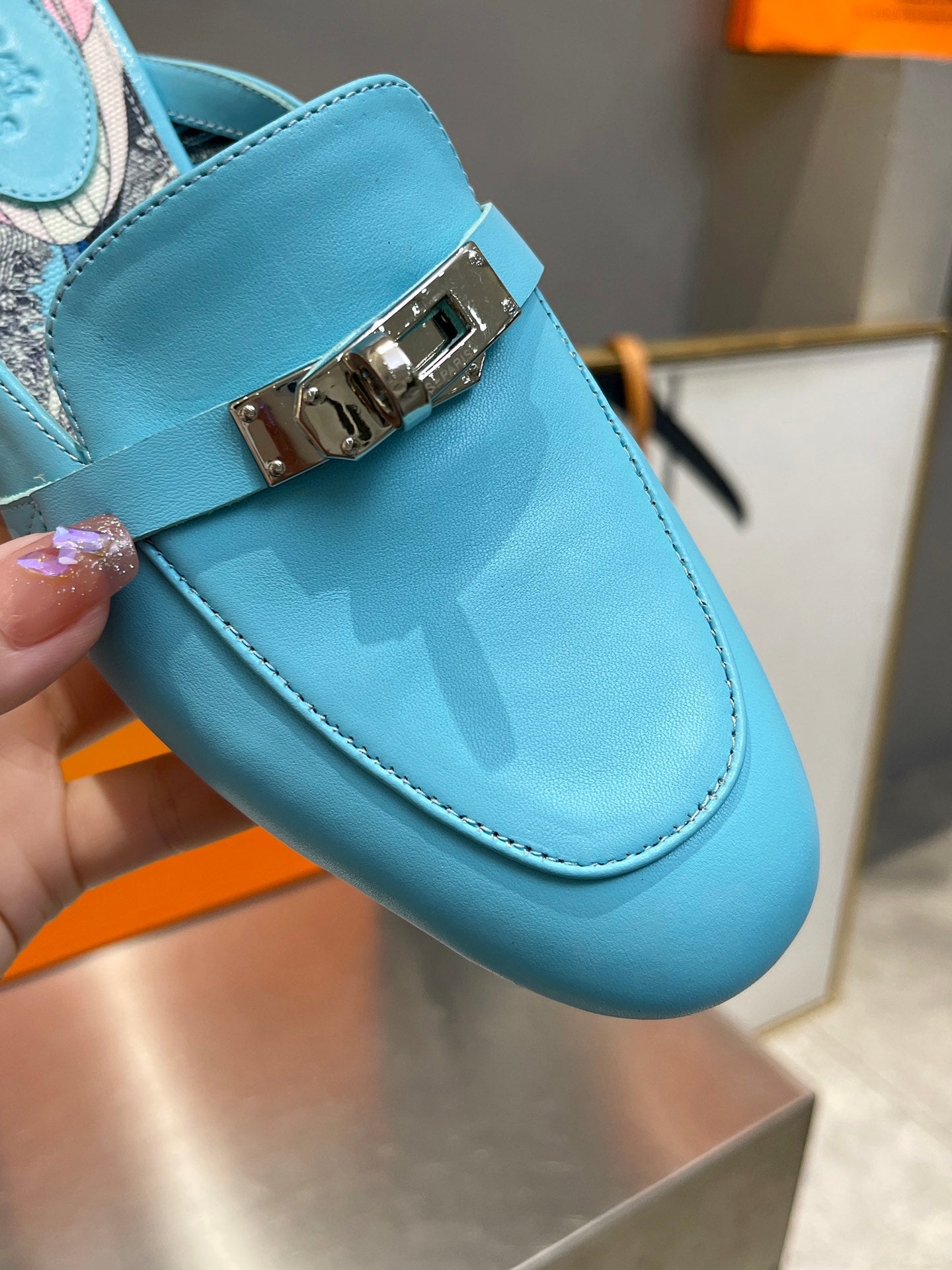 0Z MULE SKY CALFSKIN WITH PATTERN - 35