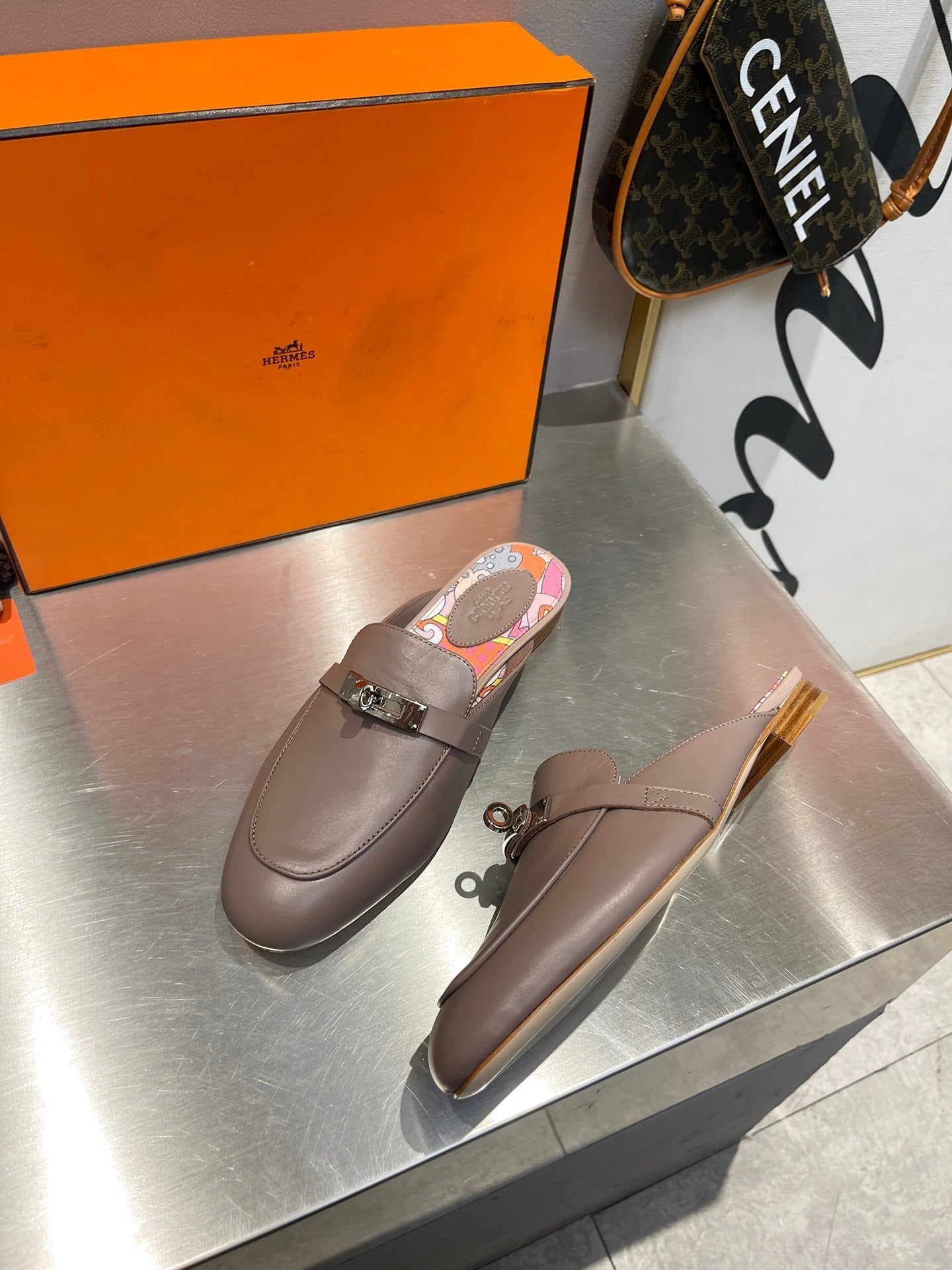 0Z MULE ASH CALFSKIN WITH PATTERN - 35