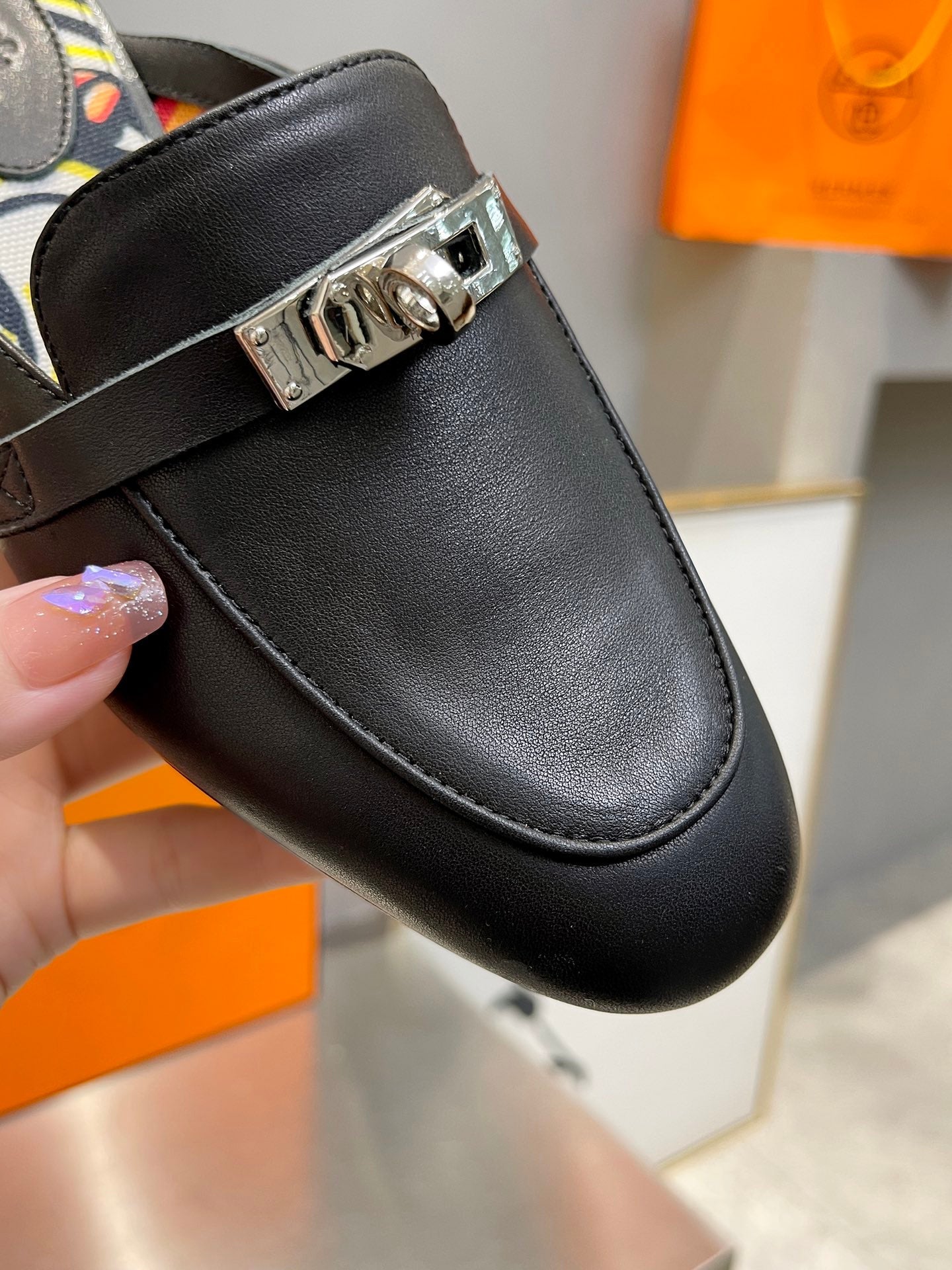 0Z MULE BLACK CALFSKIN WITH PATTERN - 35