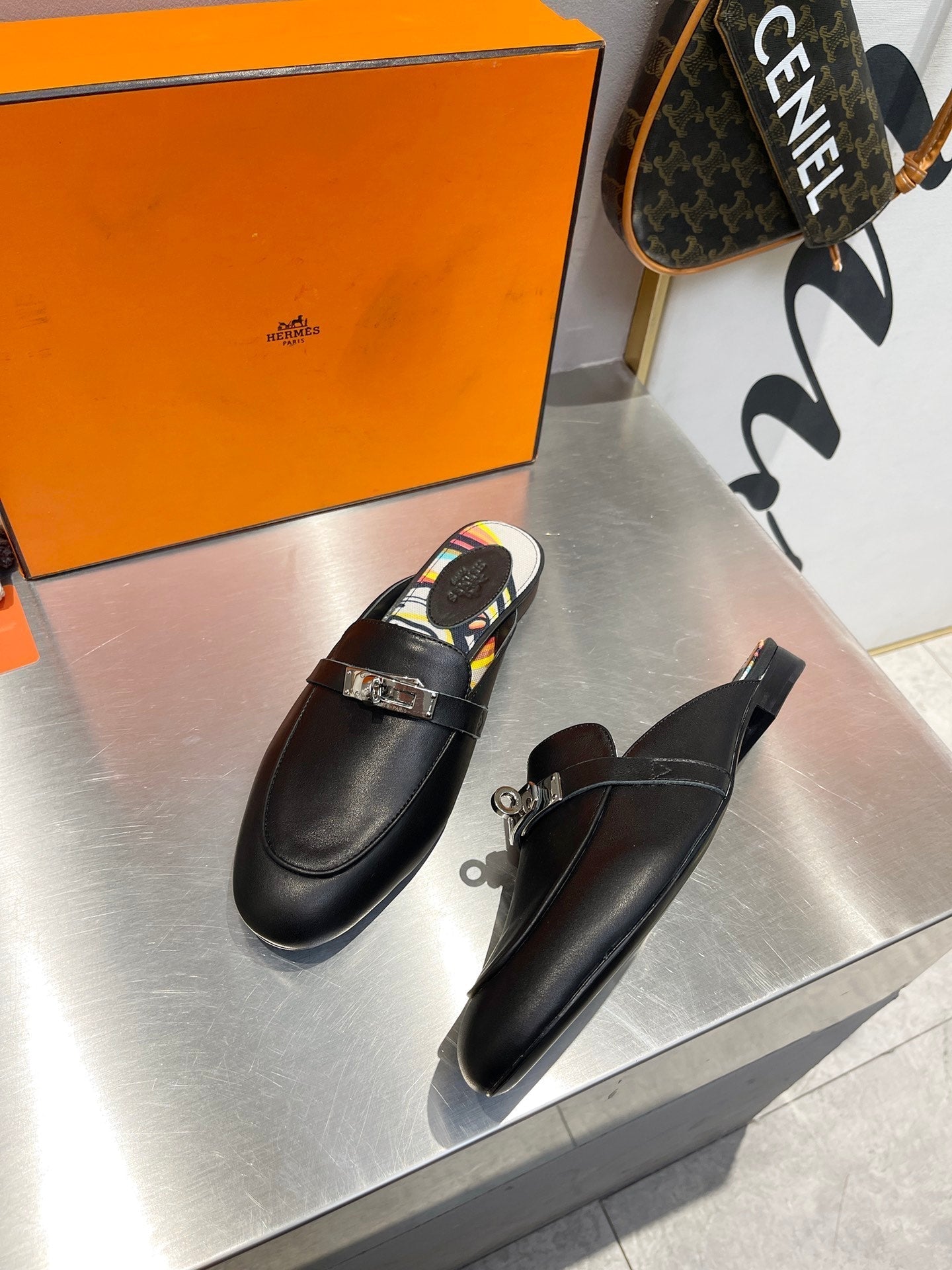 0Z MULE BLACK CALFSKIN WITH PATTERN - 35
