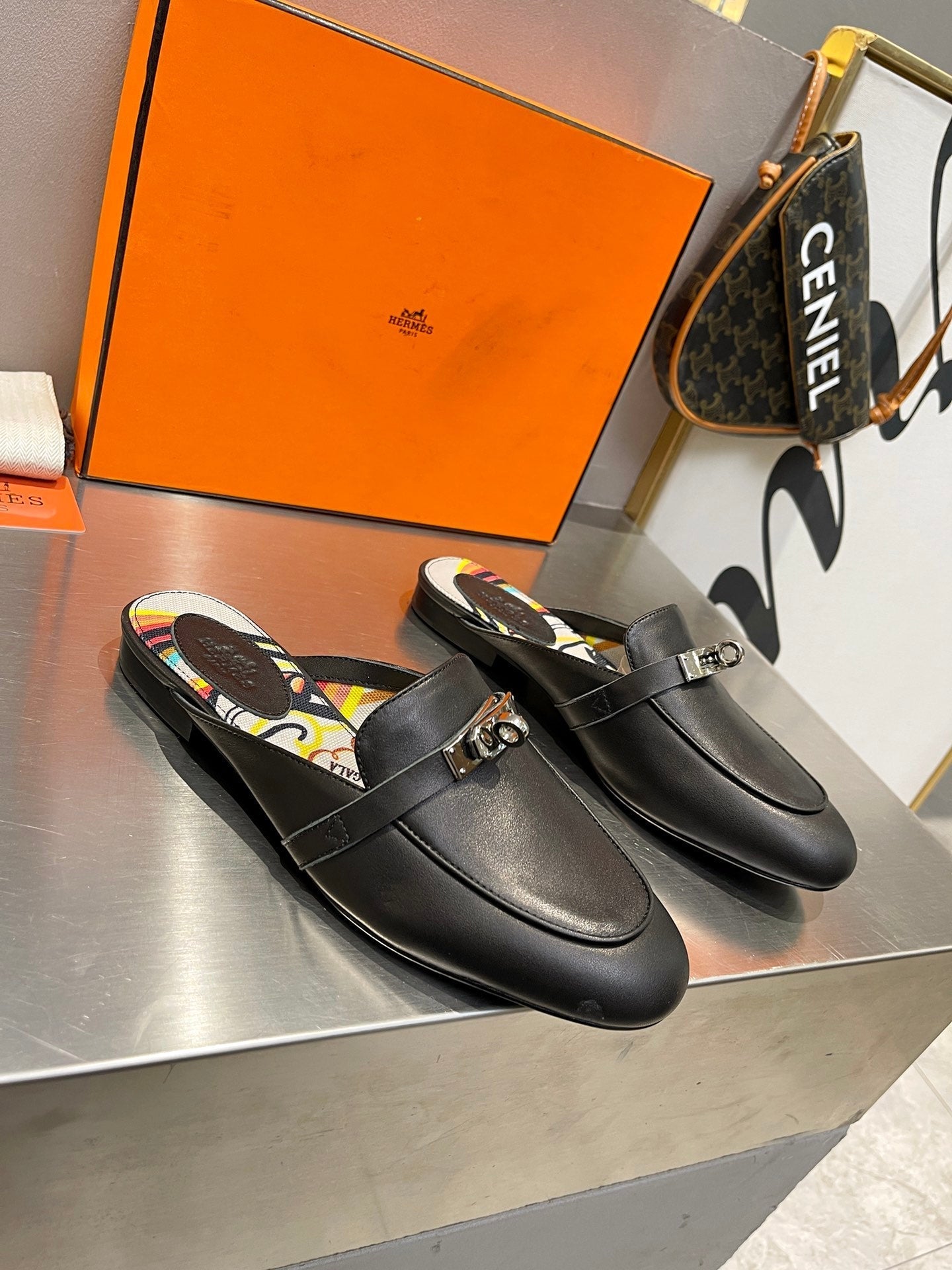 0Z MULE BLACK CALFSKIN WITH PATTERN - 35