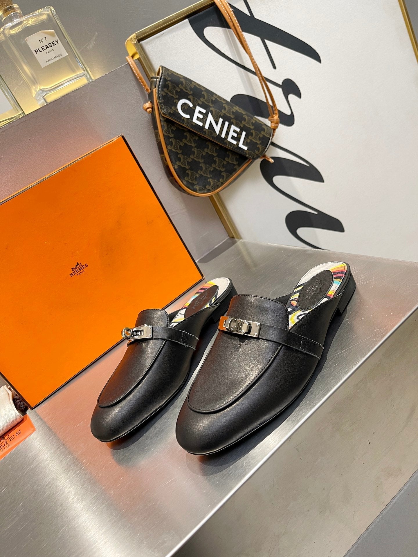 0Z MULE BLACK CALFSKIN WITH PATTERN - 35