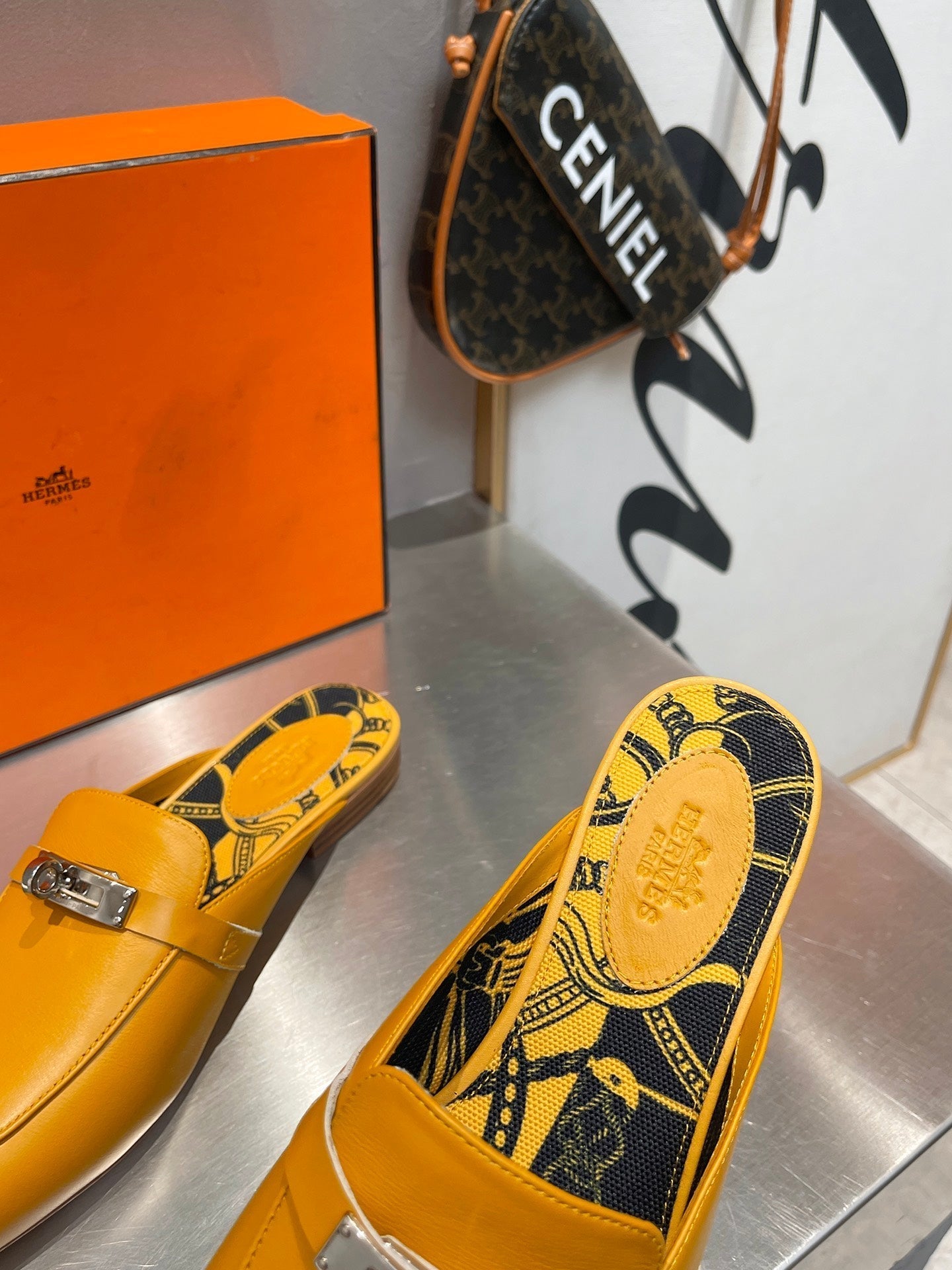 0Z MULE AMBER CALFSKIN WITH PATTERN - 35