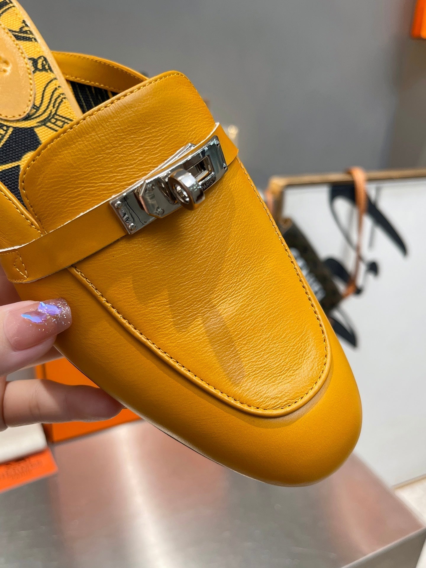 0Z MULE AMBER CALFSKIN WITH PATTERN - 35