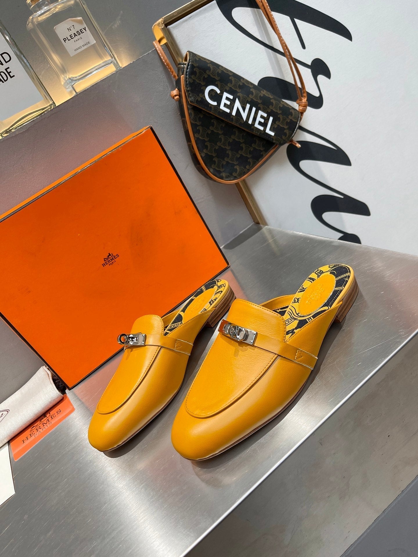 0Z MULE AMBER CALFSKIN WITH PATTERN - 35