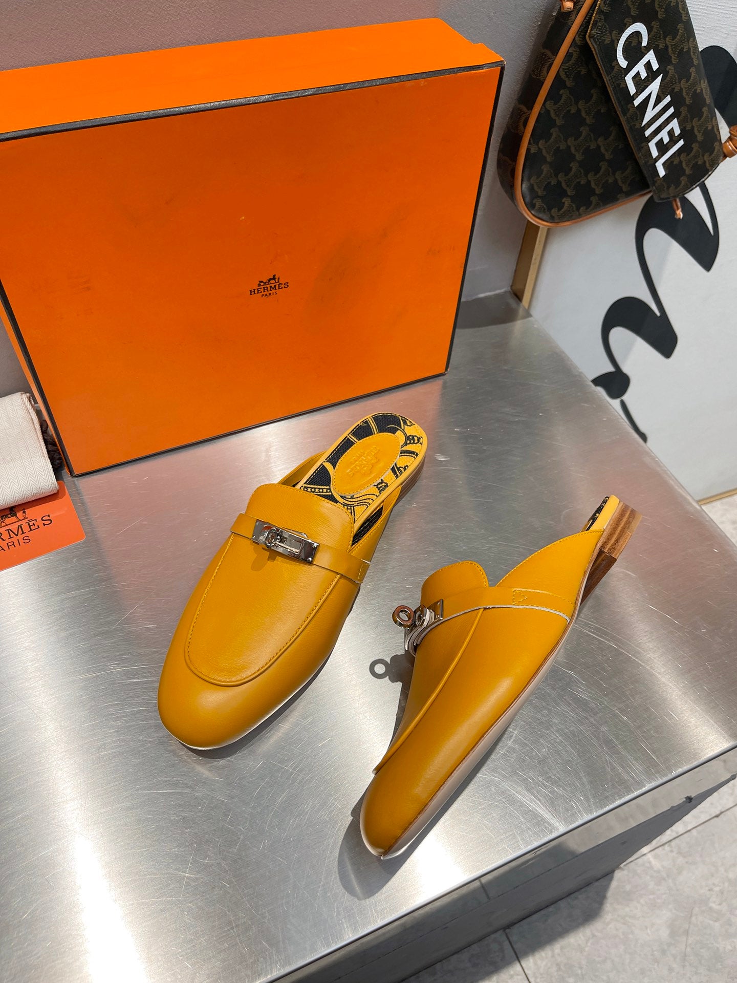 0Z MULE AMBER CALFSKIN WITH PATTERN - 35