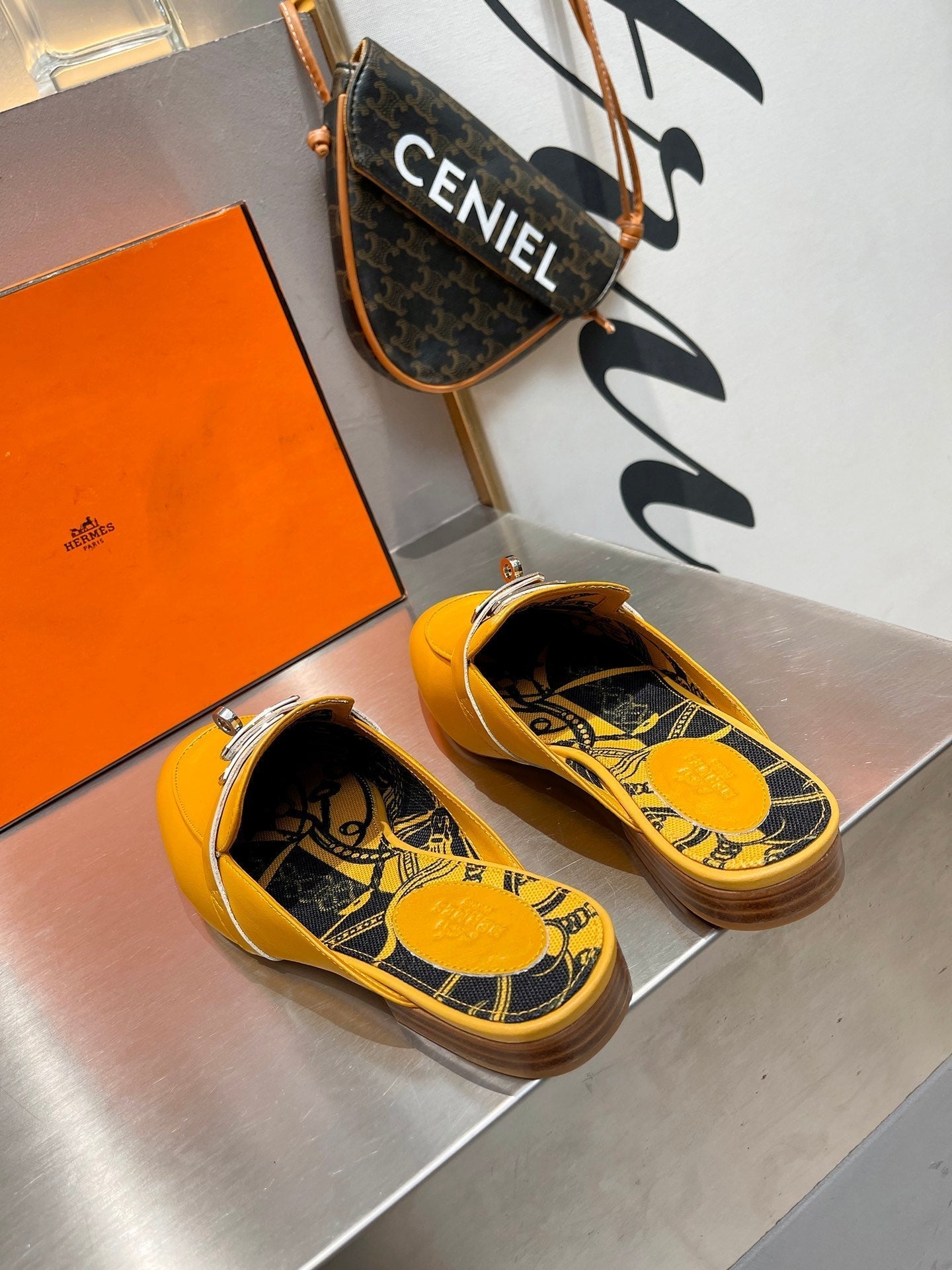 0Z MULE AMBER CALFSKIN WITH PATTERN - 35