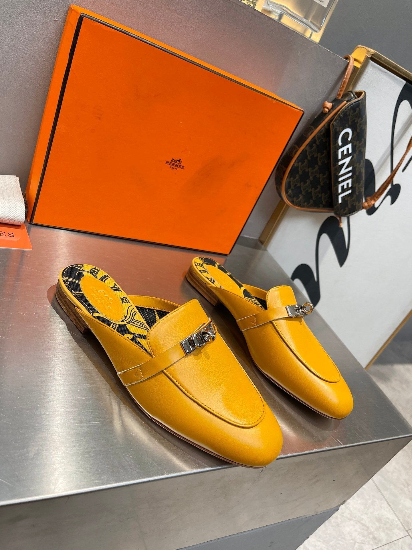 0Z MULE AMBER CALFSKIN WITH PATTERN - 35