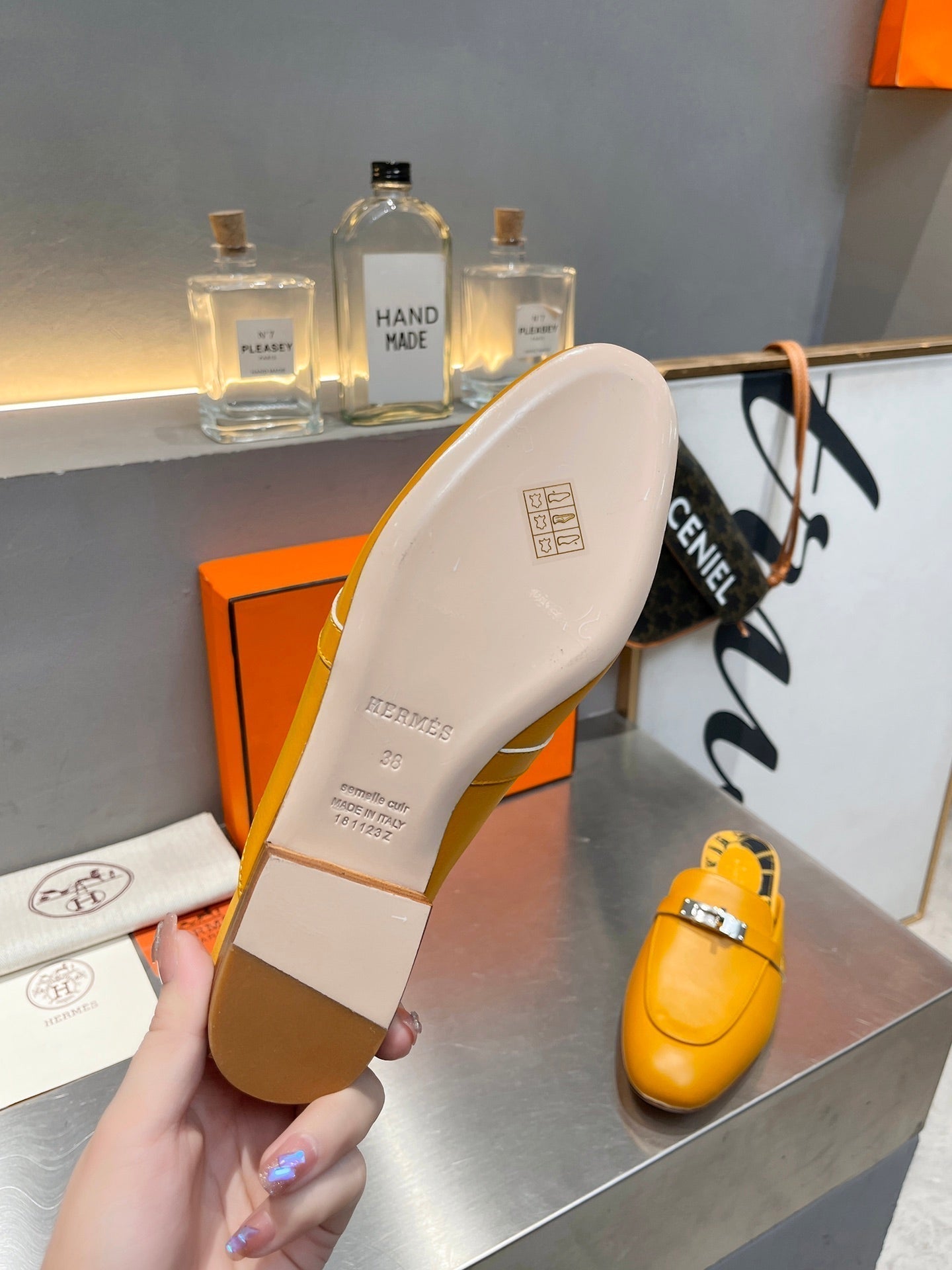0Z MULE AMBER CALFSKIN WITH PATTERN - 35