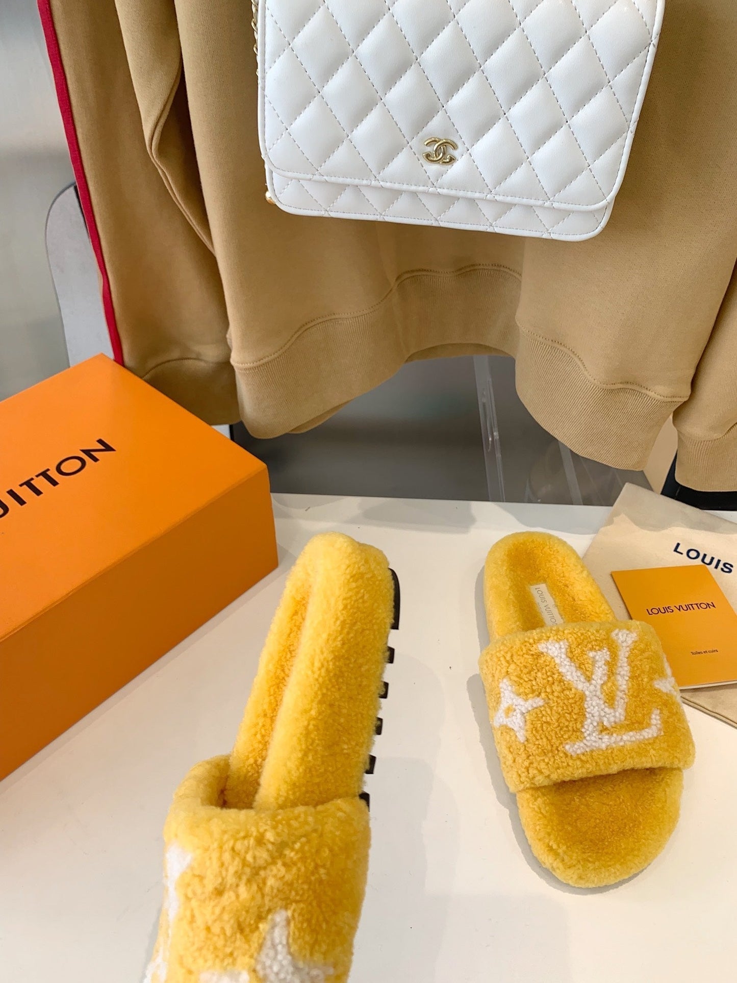 LV WOMEN'S PASEO FLAT SLIPPER IN YELLOW FLEECE WITH WHITE LOGO - 35