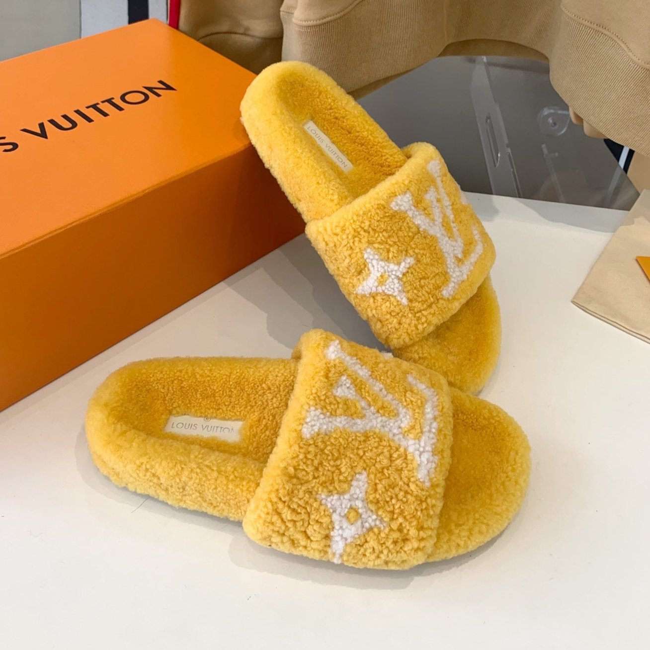 LV WOMEN'S PASEO FLAT SLIPPER IN YELLOW FLEECE WITH WHITE LOGO - 35