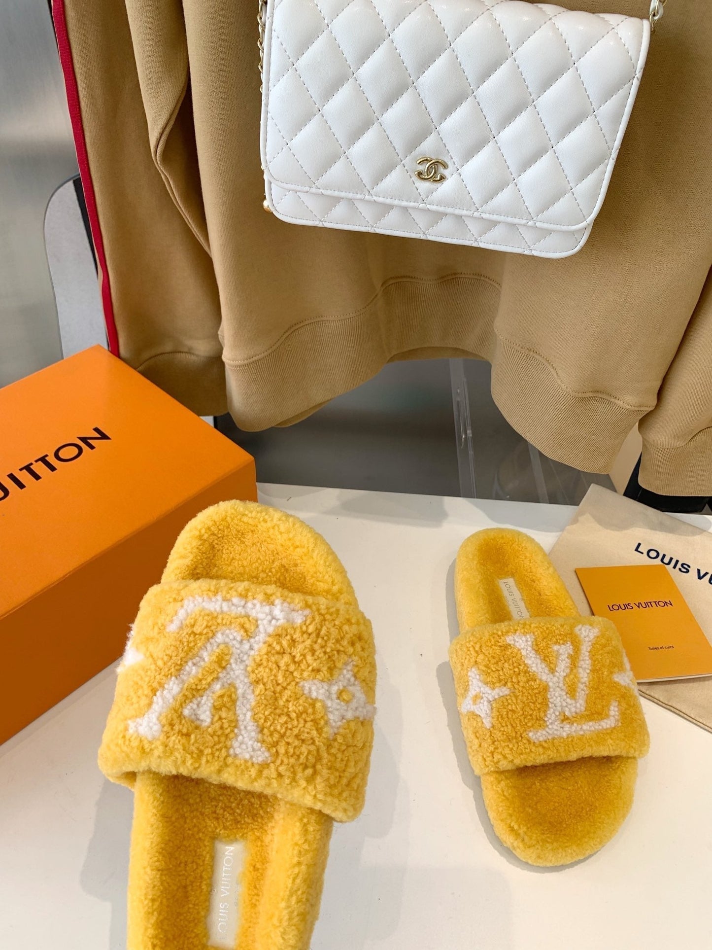 LV WOMEN'S PASEO FLAT SLIPPER IN YELLOW FLEECE WITH WHITE LOGO - 35