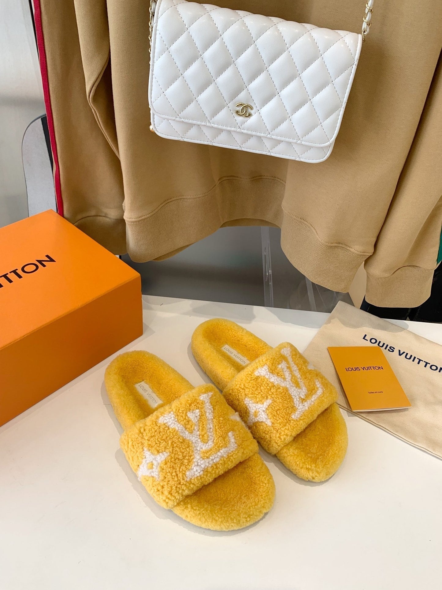 LV WOMEN'S PASEO FLAT SLIPPER IN YELLOW FLEECE WITH WHITE LOGO - 35