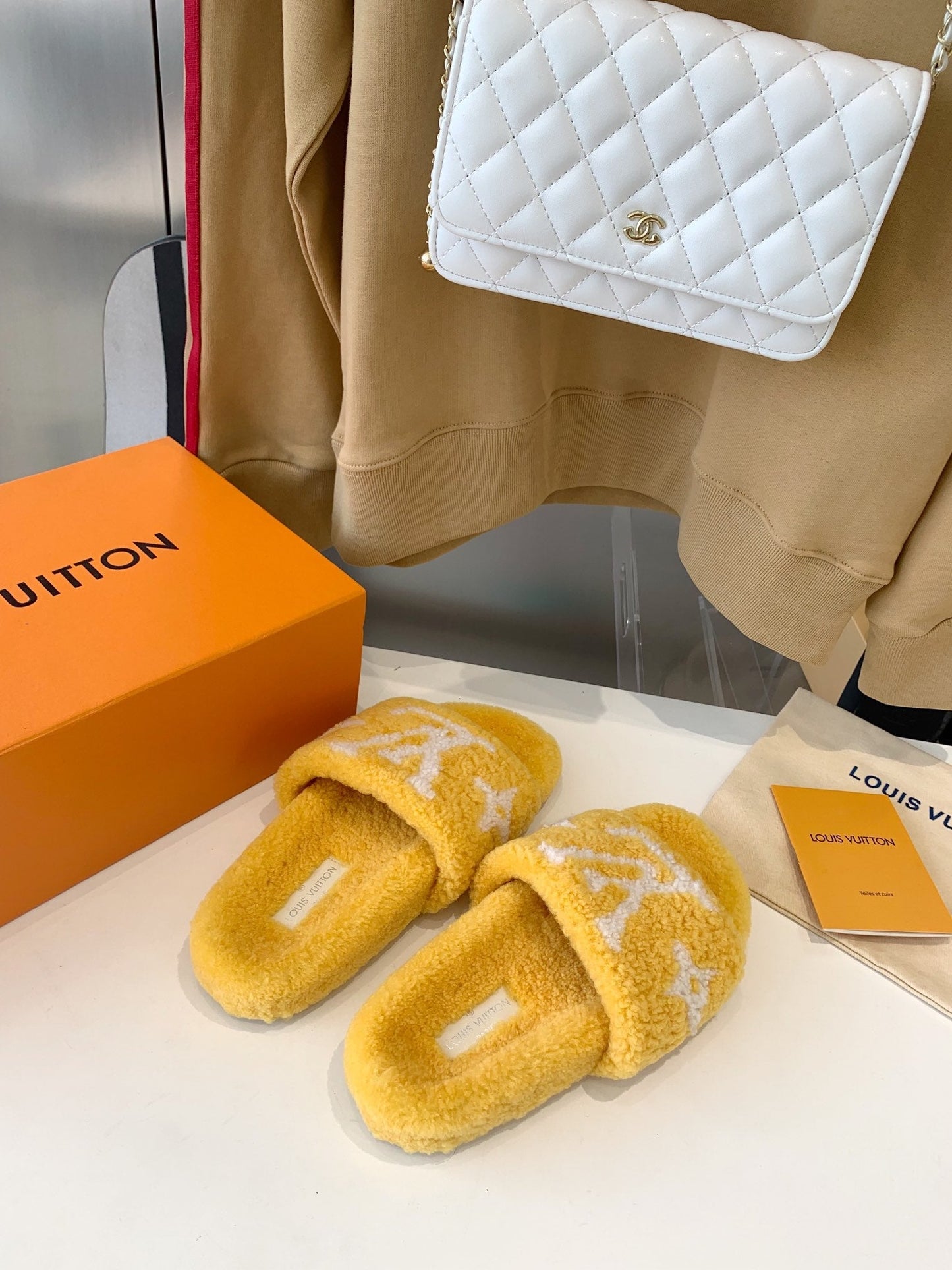 LV WOMEN'S PASEO FLAT SLIPPER IN YELLOW FLEECE WITH WHITE LOGO - 35