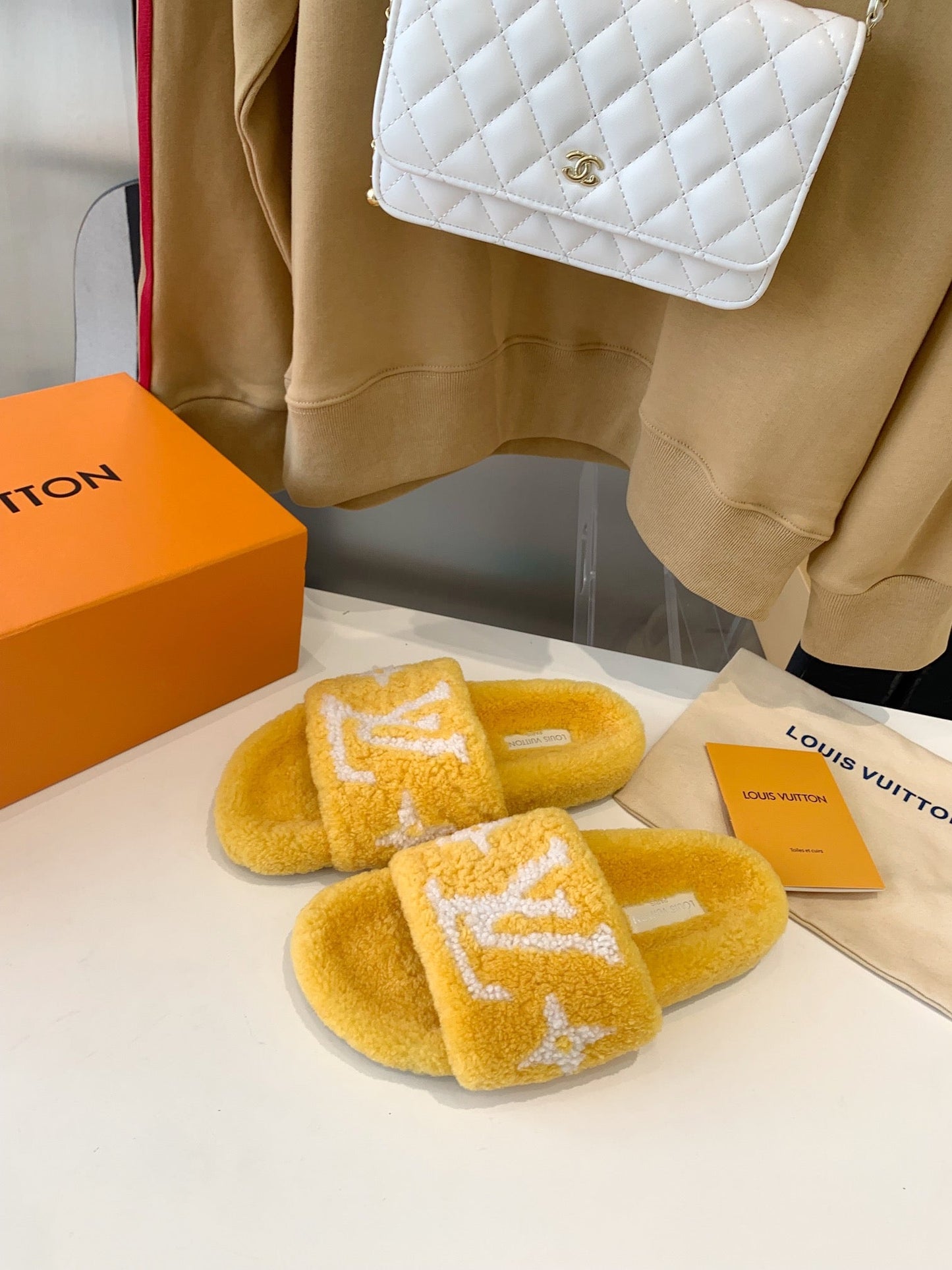 LV WOMEN'S PASEO FLAT SLIPPER IN YELLOW FLEECE WITH WHITE LOGO - 35