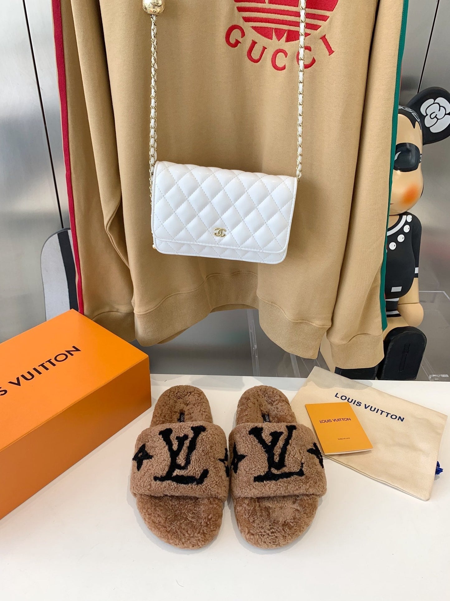 LV WOMEN'S PASEO FLAT SLIPPER IN CARAMEL BROWN FLEECE WITH BLACK LOGO - 35