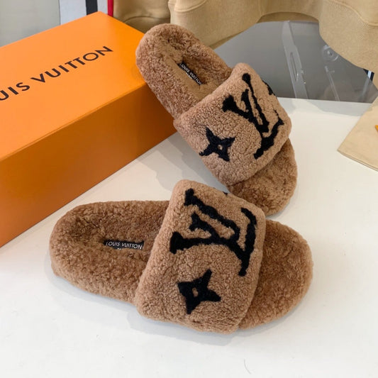 LV WOMEN'S PASEO FLAT SLIPPER IN CARAMEL BROWN FLEECE WITH BLACK LOGO - 35