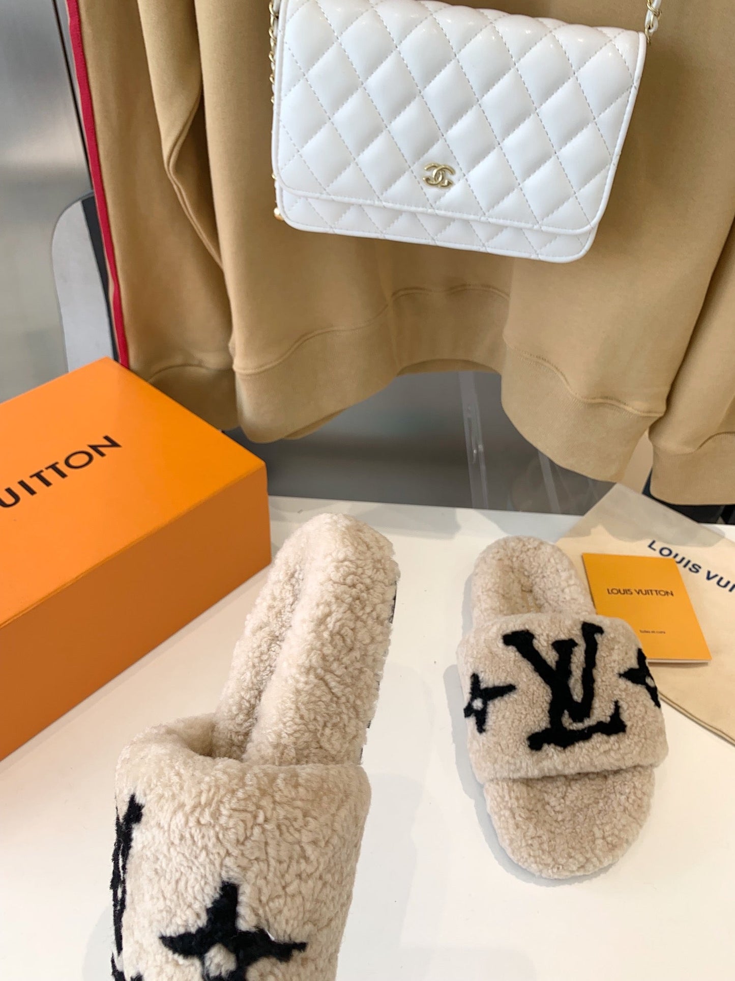 LV WOMEN'S PASEO FLAT SLIPPER IN TAN BROWN FLEECE WITH BLACK LOGO - 35