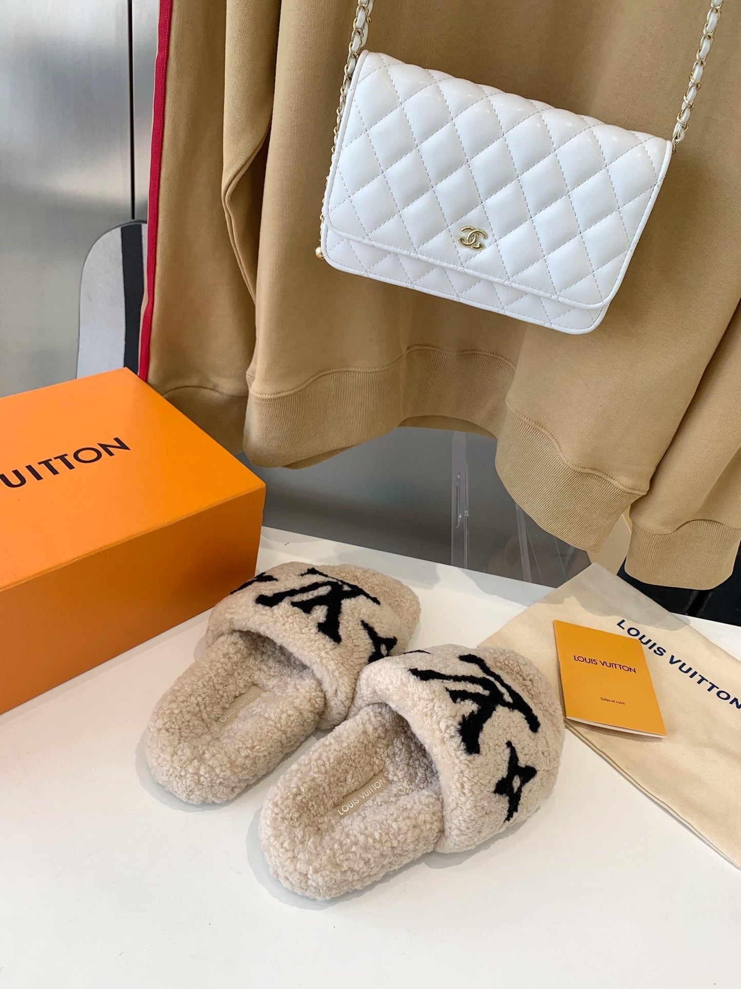 LV WOMEN'S PASEO FLAT SLIPPER IN TAN BROWN FLEECE WITH BLACK LOGO - 35