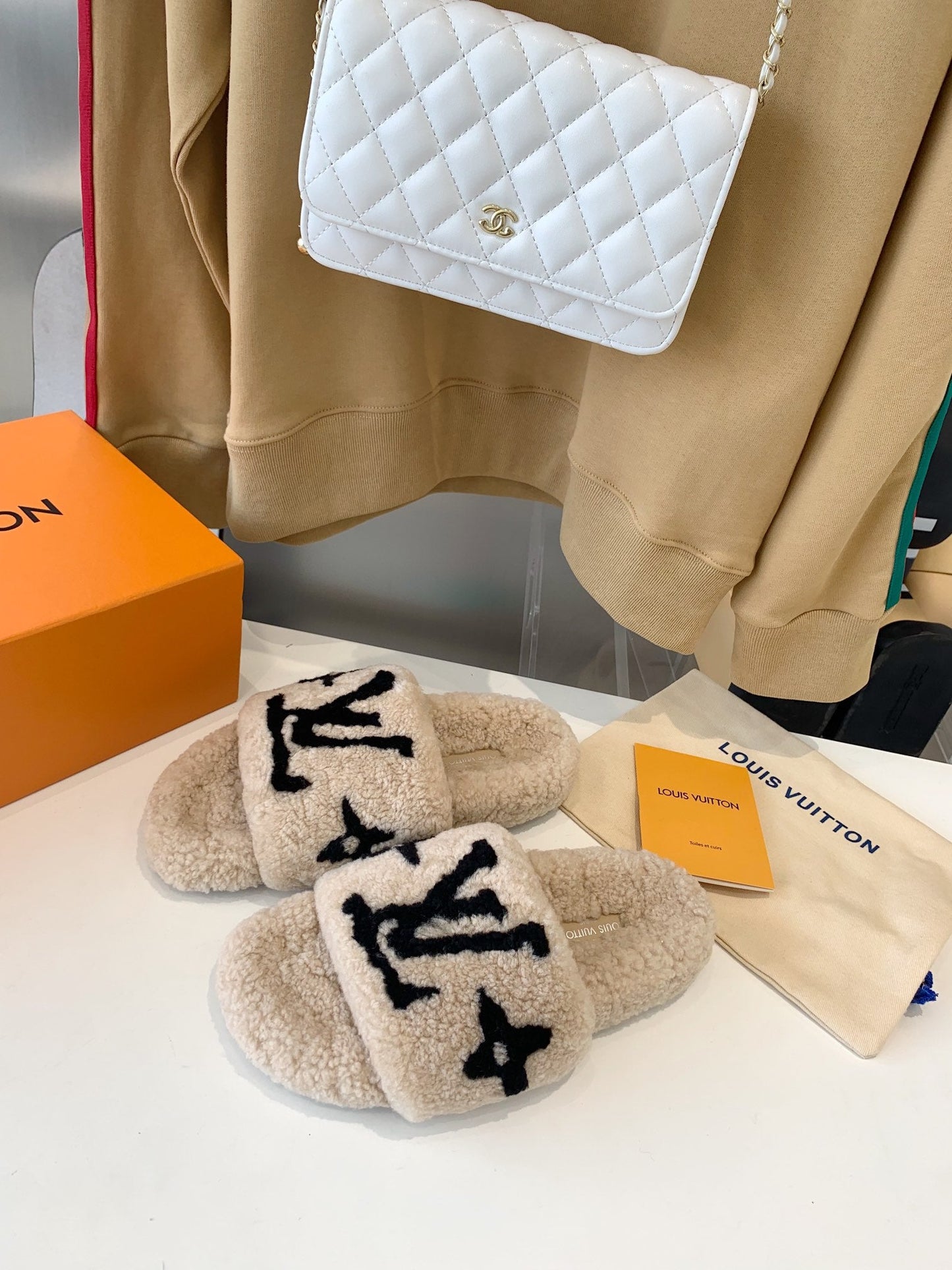 LV WOMEN'S PASEO FLAT SLIPPER IN TAN BROWN FLEECE WITH BLACK LOGO - 35