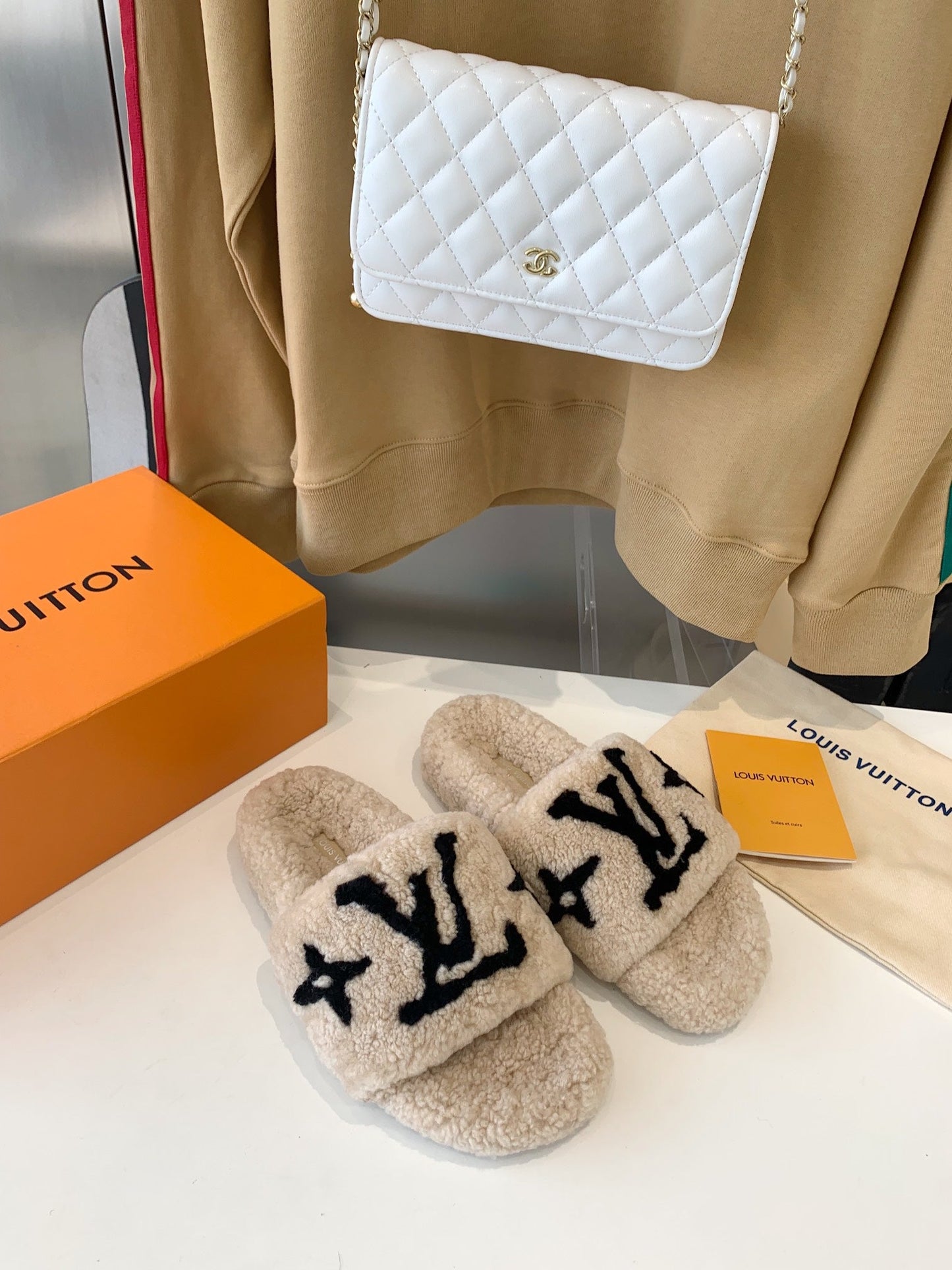 LV WOMEN'S PASEO FLAT SLIPPER IN TAN BROWN FLEECE WITH BLACK LOGO - 35