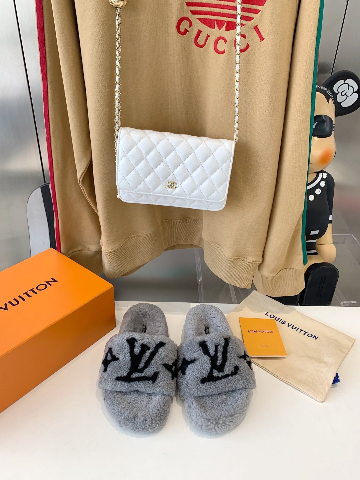 LV WOMEN'S PASEO FLAT SLIPPER IN GREY FLEECE WITH BLACK LOGO - 35