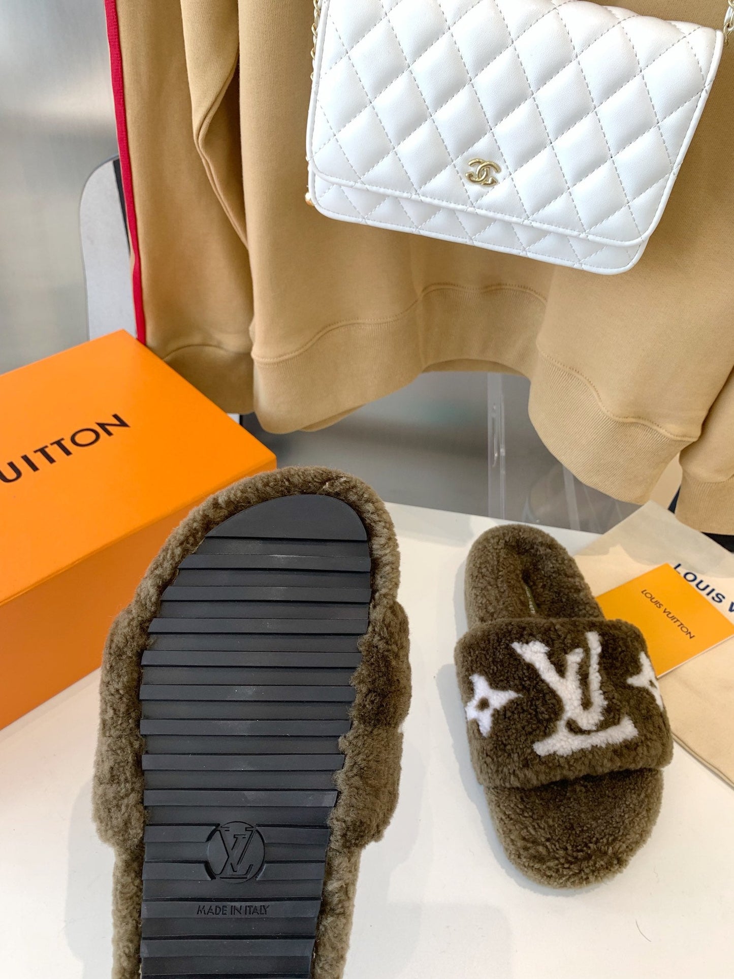 LV WOMEN'S PASEO FLAT SLIPPER IN OLIVE GREEN FLEECE WITH WHITE LOGO - 35