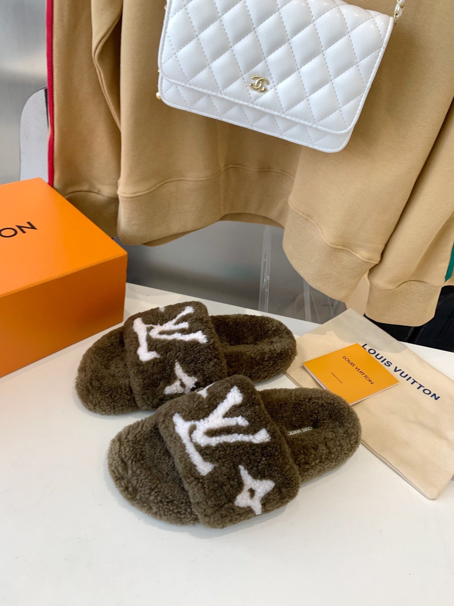 LV WOMEN'S PASEO FLAT SLIPPER IN OLIVE GREEN FLEECE WITH WHITE LOGO - 35
