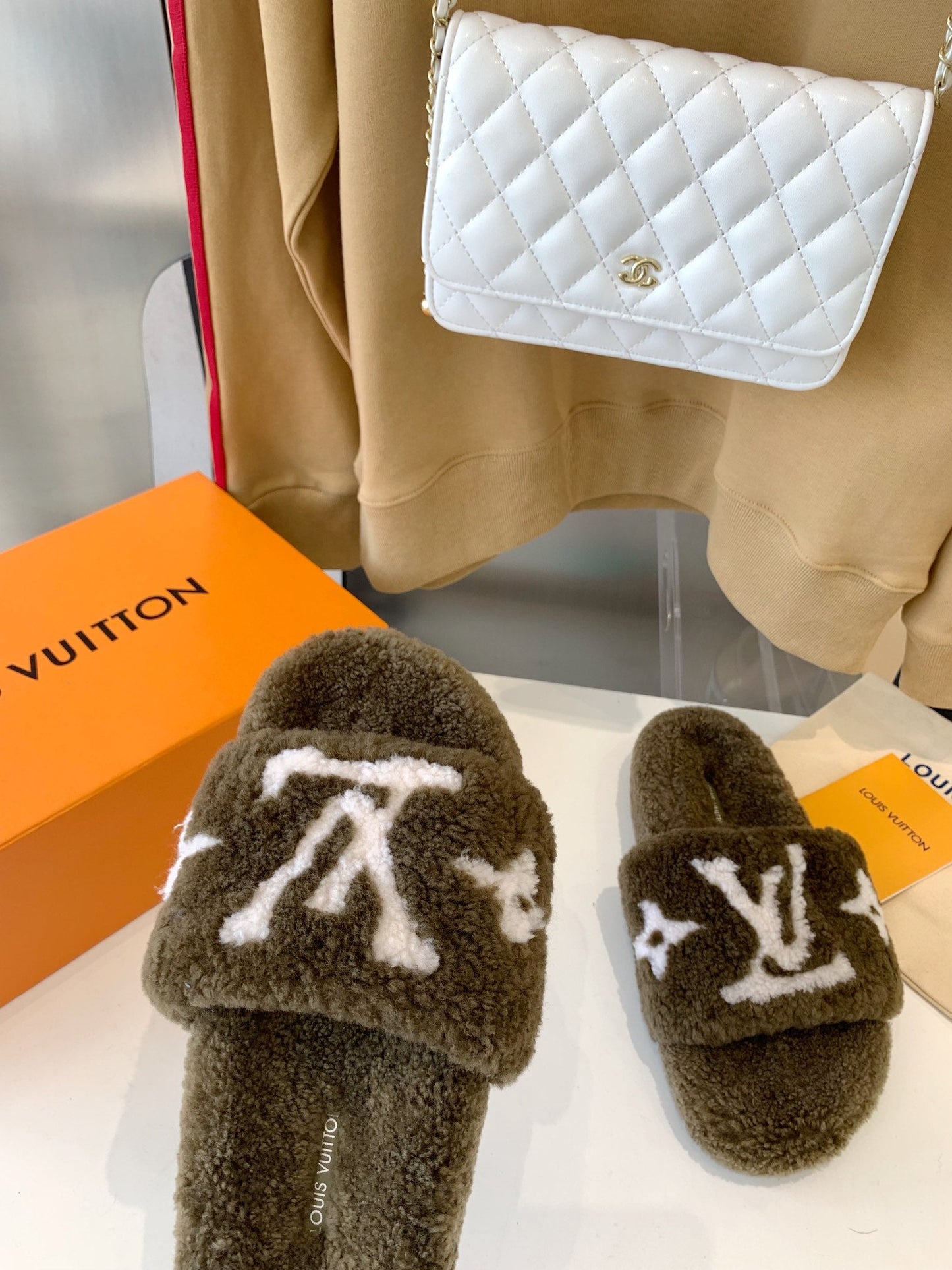 LV WOMEN'S PASEO FLAT SLIPPER IN OLIVE GREEN FLEECE WITH WHITE LOGO - 35