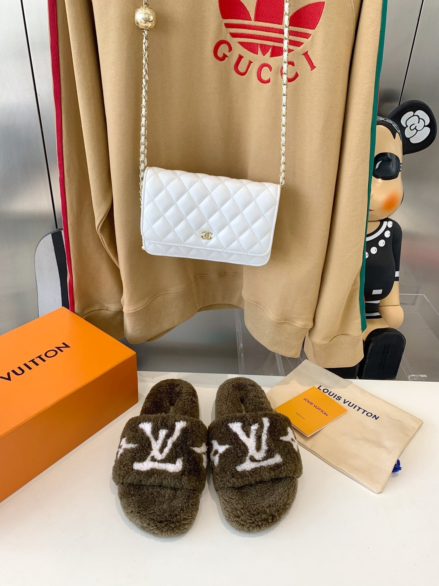 LV WOMEN'S PASEO FLAT SLIPPER IN OLIVE GREEN FLEECE WITH WHITE LOGO - 35