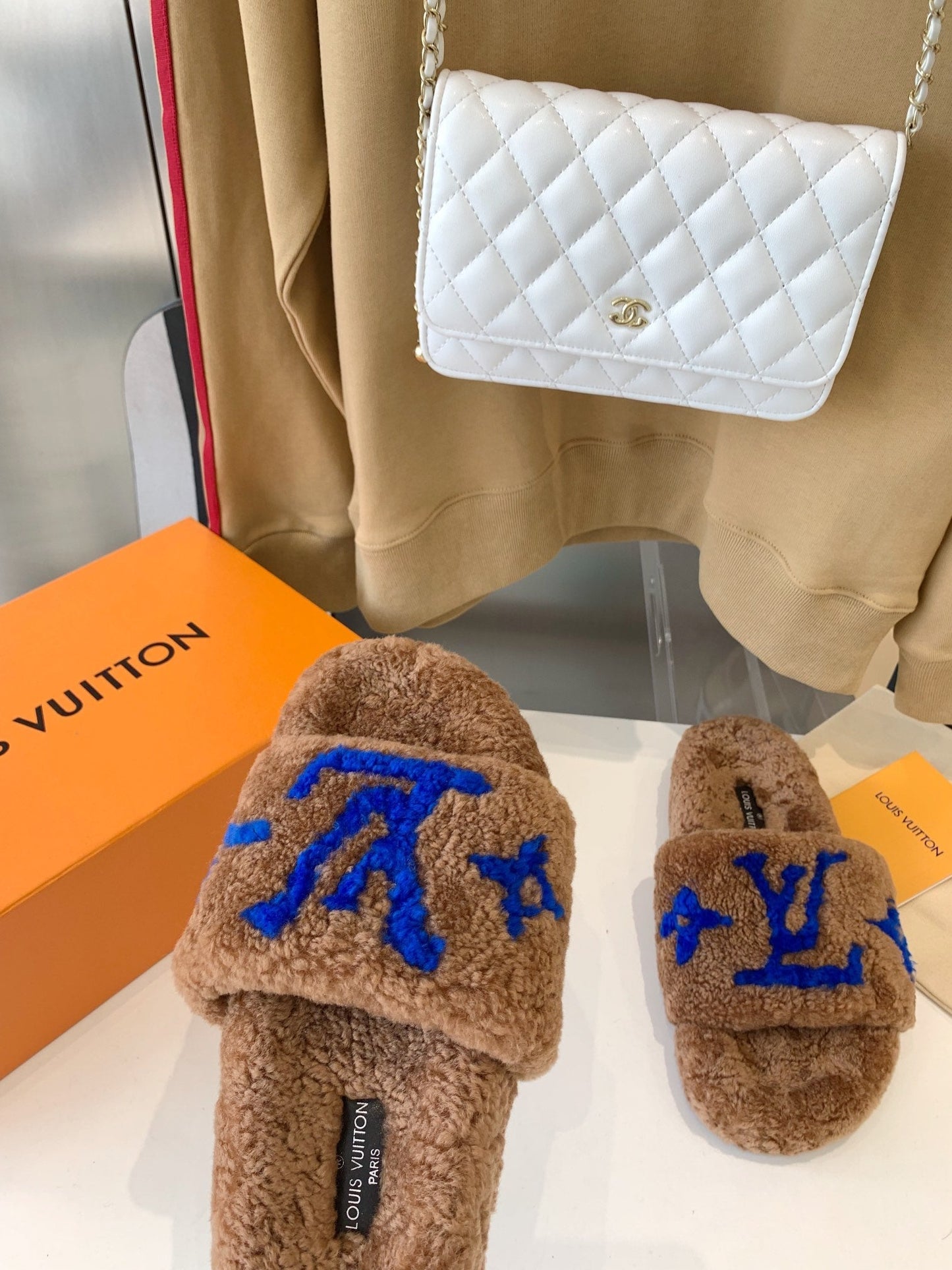 LV WOMEN'S PASEO FLAT SLIPPER IN BROWN FLEECE WITH BLUE LOGO - 35