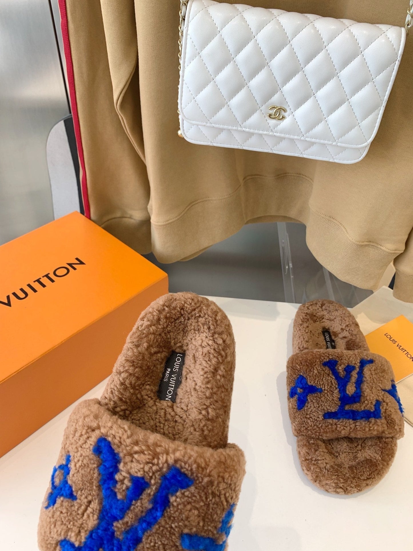 LV WOMEN'S PASEO FLAT SLIPPER IN BROWN FLEECE WITH BLUE LOGO - 35
