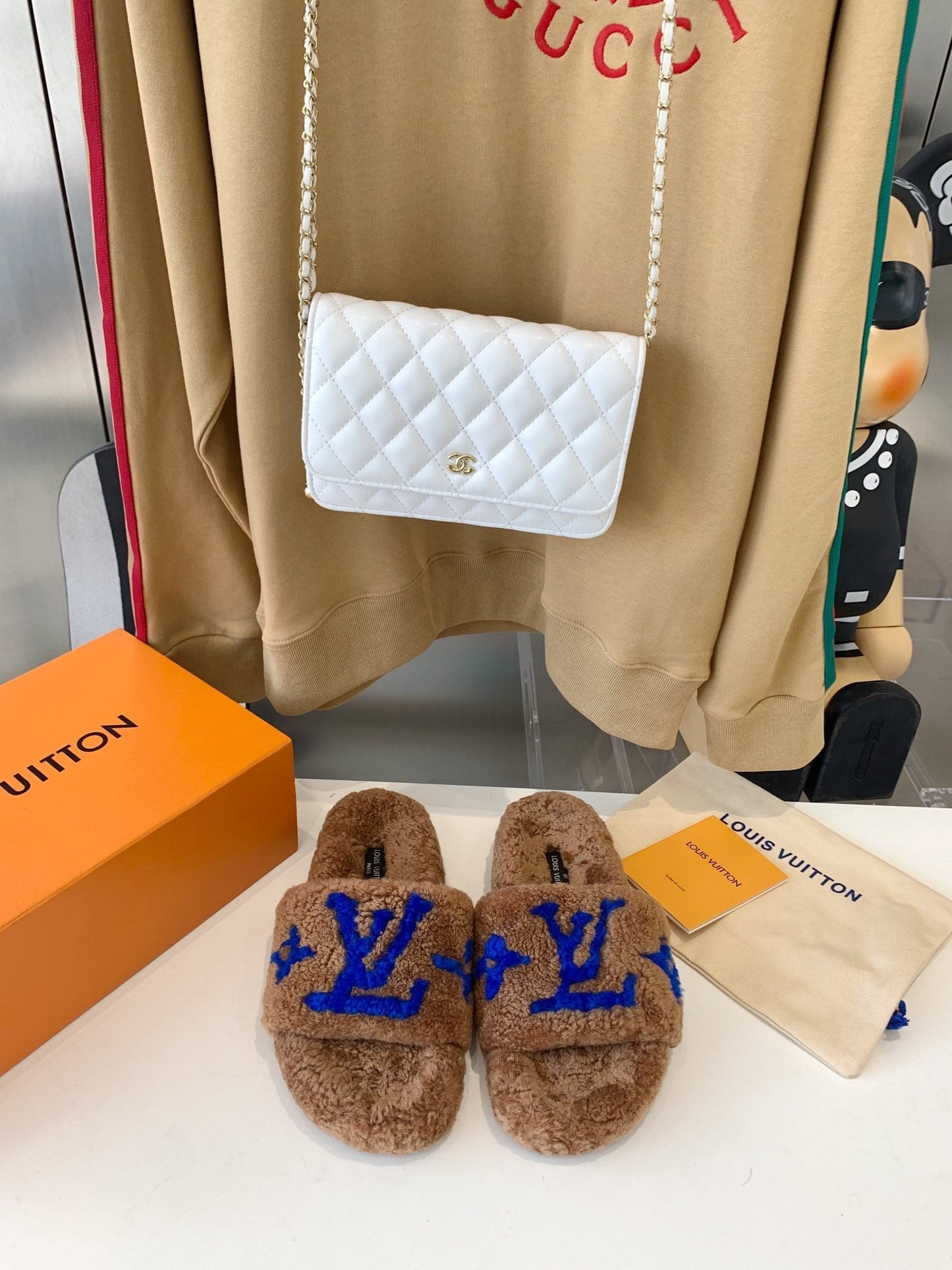 LV WOMEN'S PASEO FLAT SLIPPER IN BROWN FLEECE WITH BLUE LOGO - 35