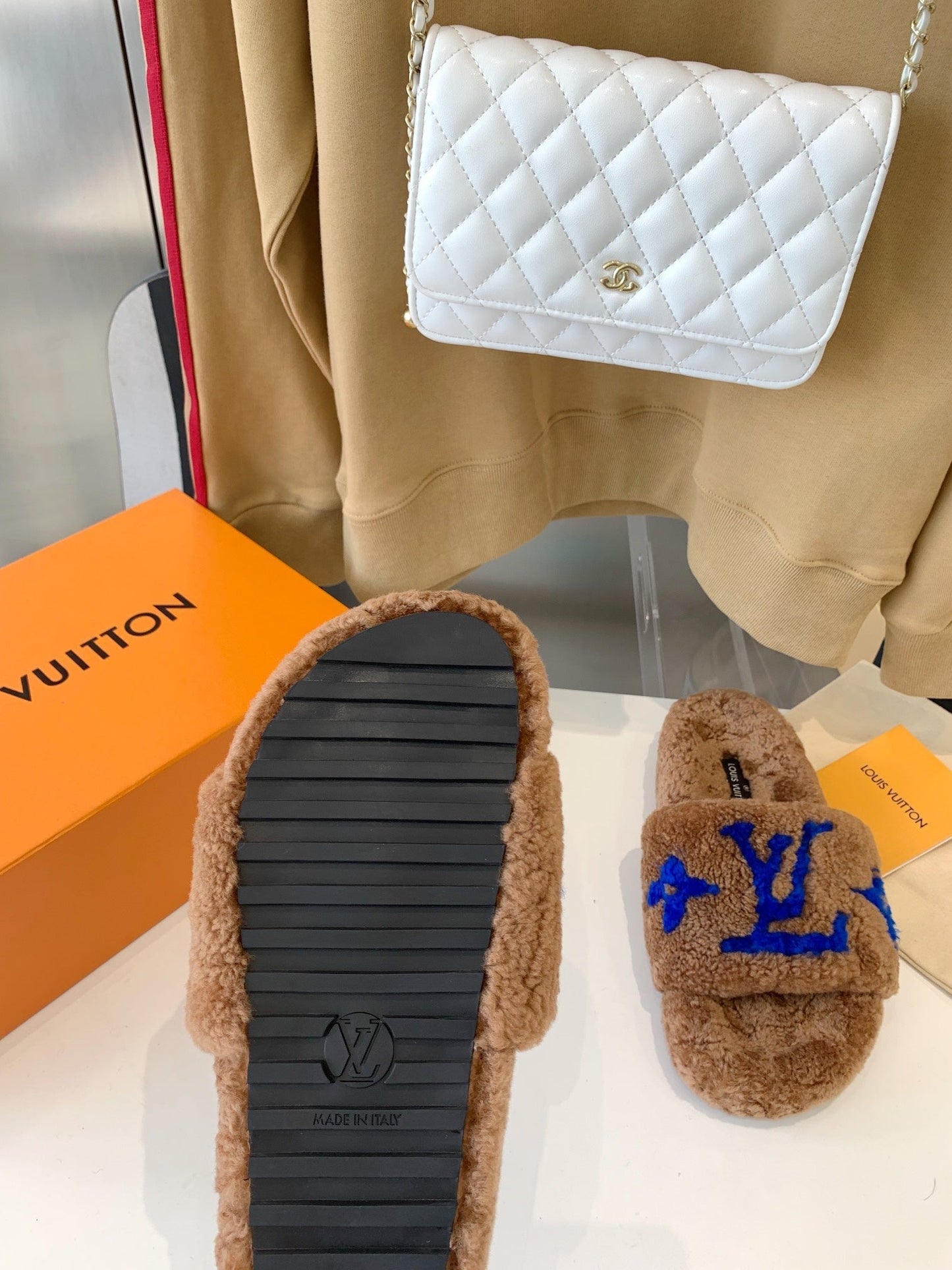 LV WOMEN'S PASEO FLAT SLIPPER IN BROWN FLEECE WITH BLUE LOGO - 35