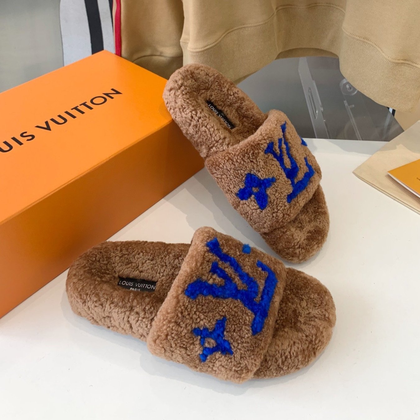LV WOMEN'S PASEO FLAT SLIPPER IN BROWN FLEECE WITH BLUE LOGO - 35