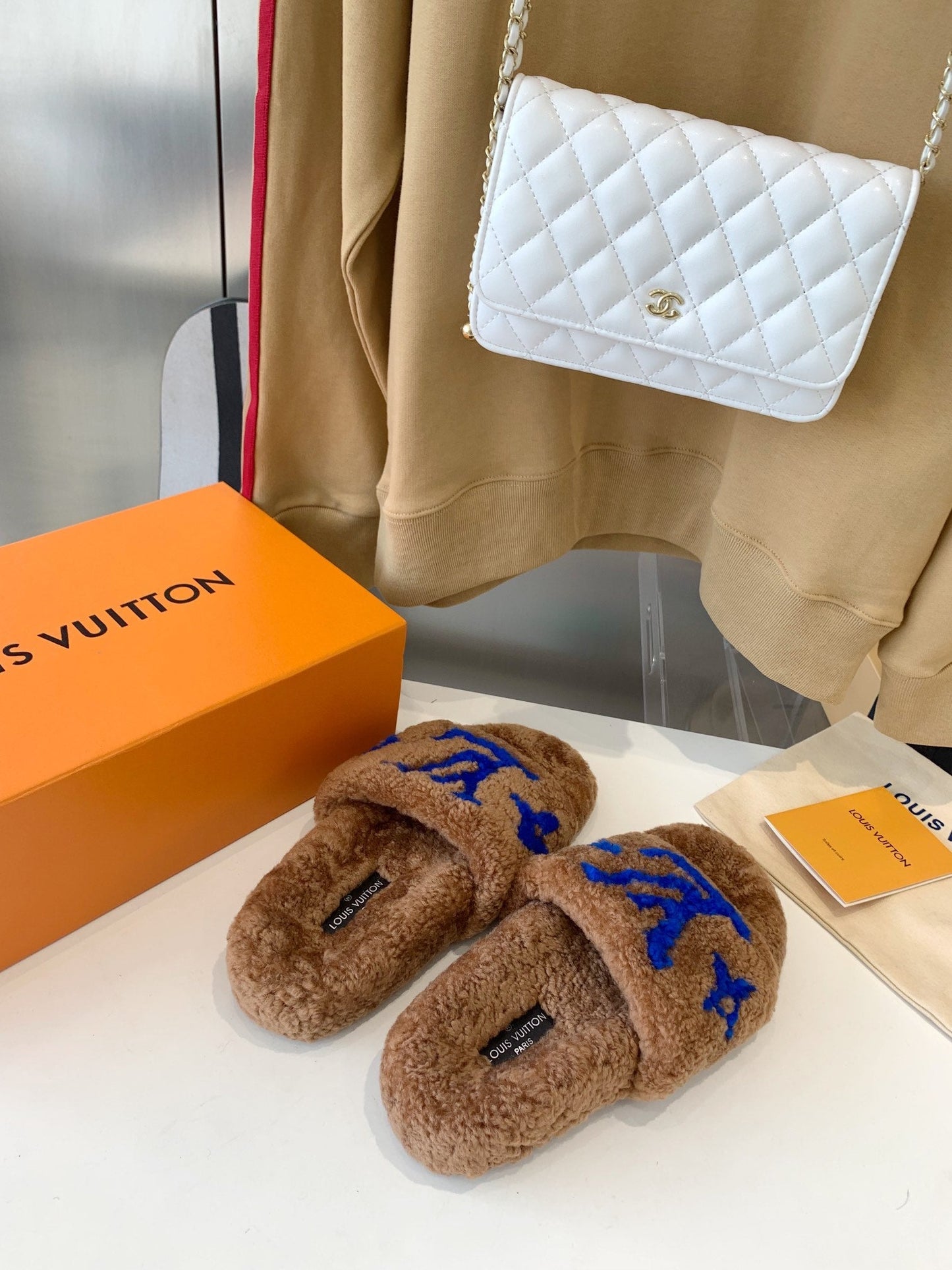 LV WOMEN'S PASEO FLAT SLIPPER IN BROWN FLEECE WITH BLUE LOGO - 35