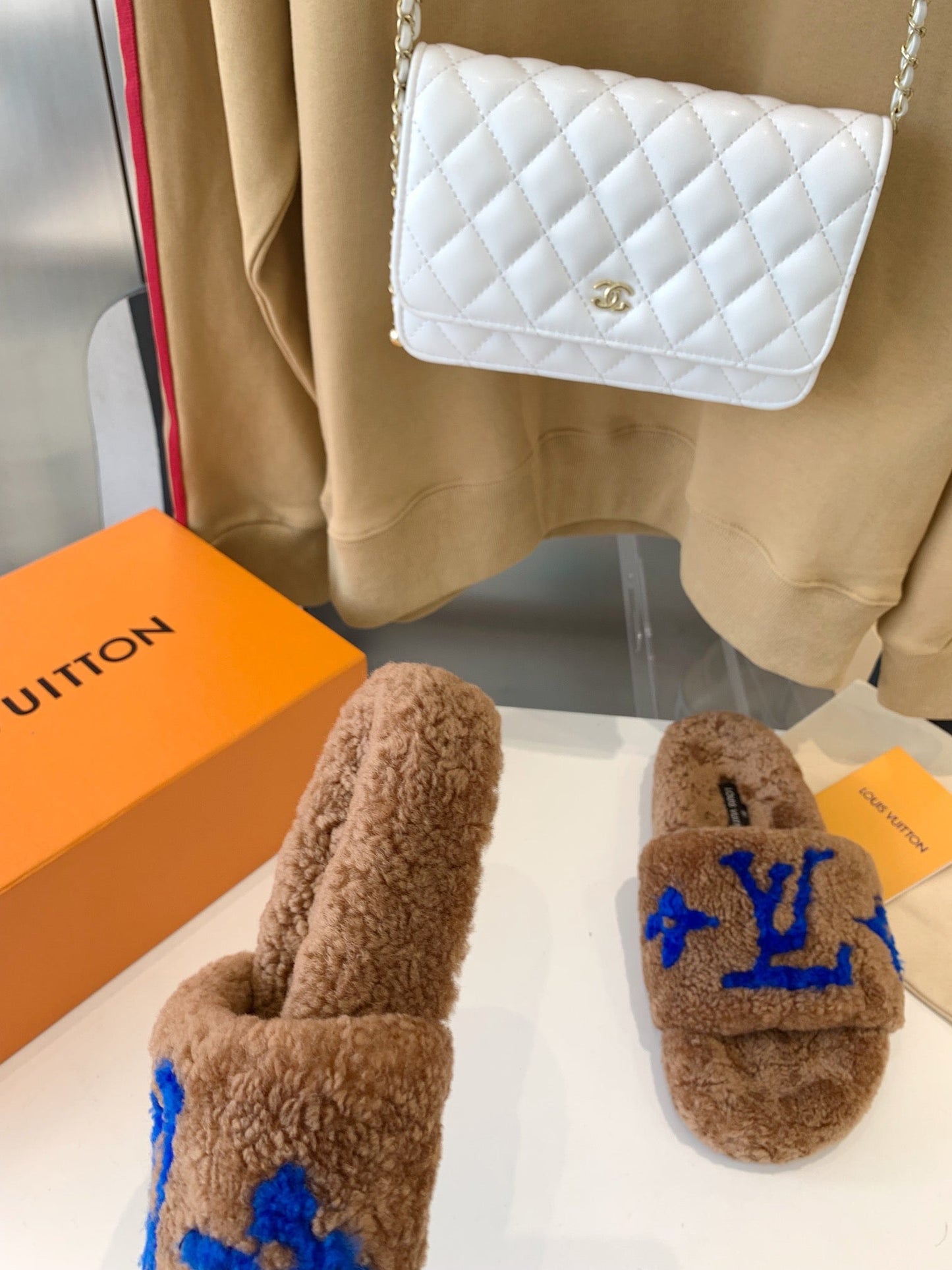 LV WOMEN'S PASEO FLAT SLIPPER IN BROWN FLEECE WITH BLUE LOGO - 35