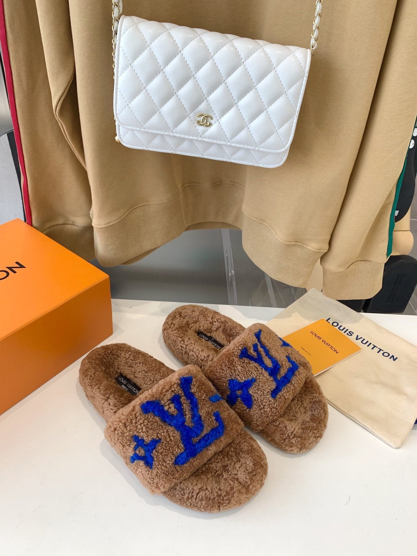 LV WOMEN'S PASEO FLAT SLIPPER IN BROWN FLEECE WITH BLUE LOGO - 35
