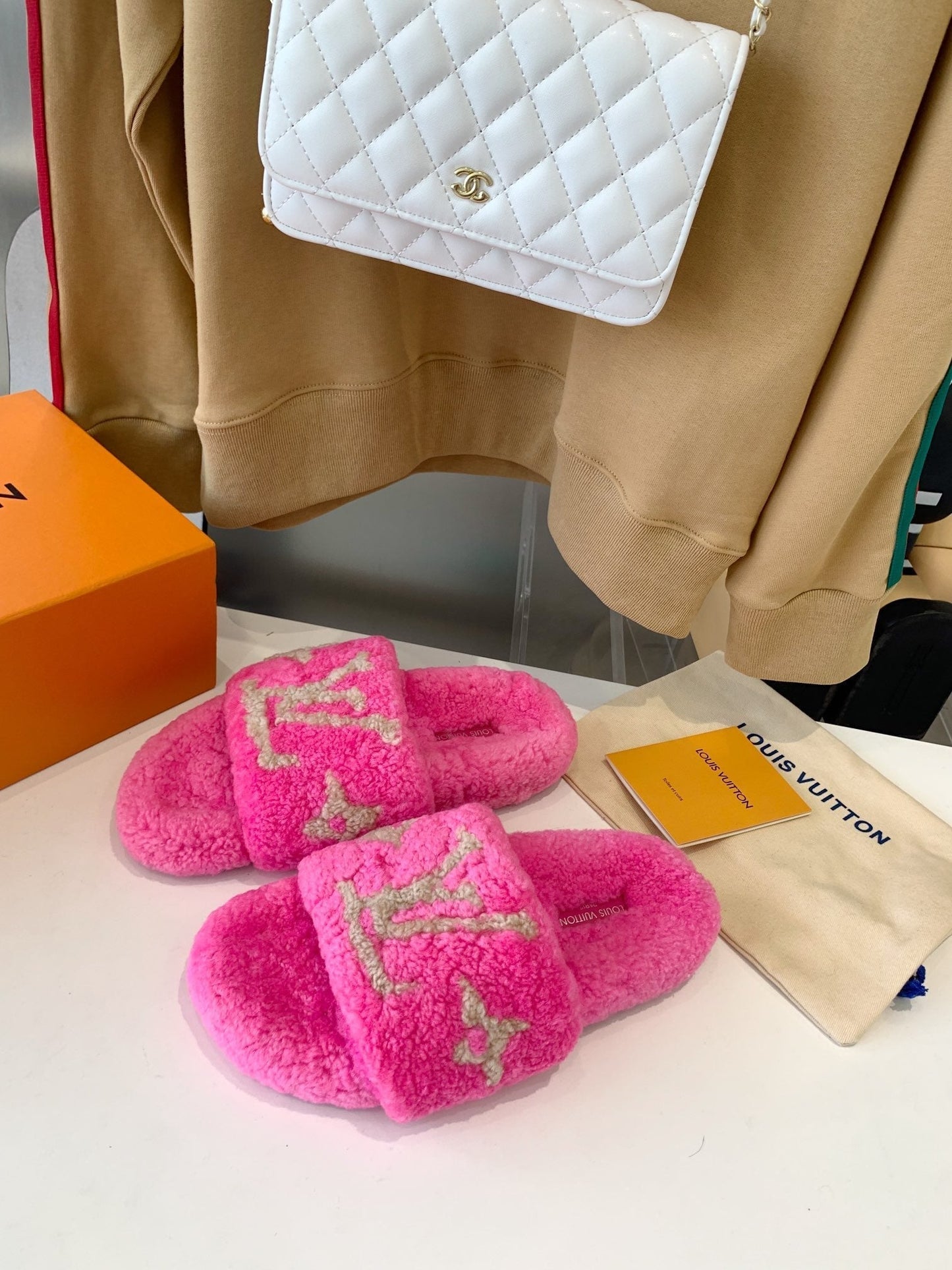 LV WOMEN'S PASEO FLAT SLIPPER IN BRIGHT PINK FLEECE WITH TAN BROWN LOGO - 35