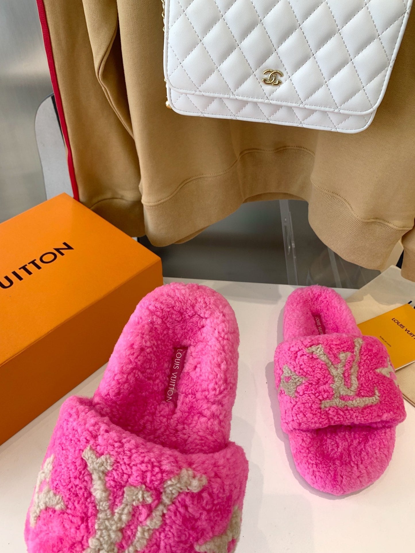 LV WOMEN'S PASEO FLAT SLIPPER IN BRIGHT PINK FLEECE WITH TAN BROWN LOGO - 35