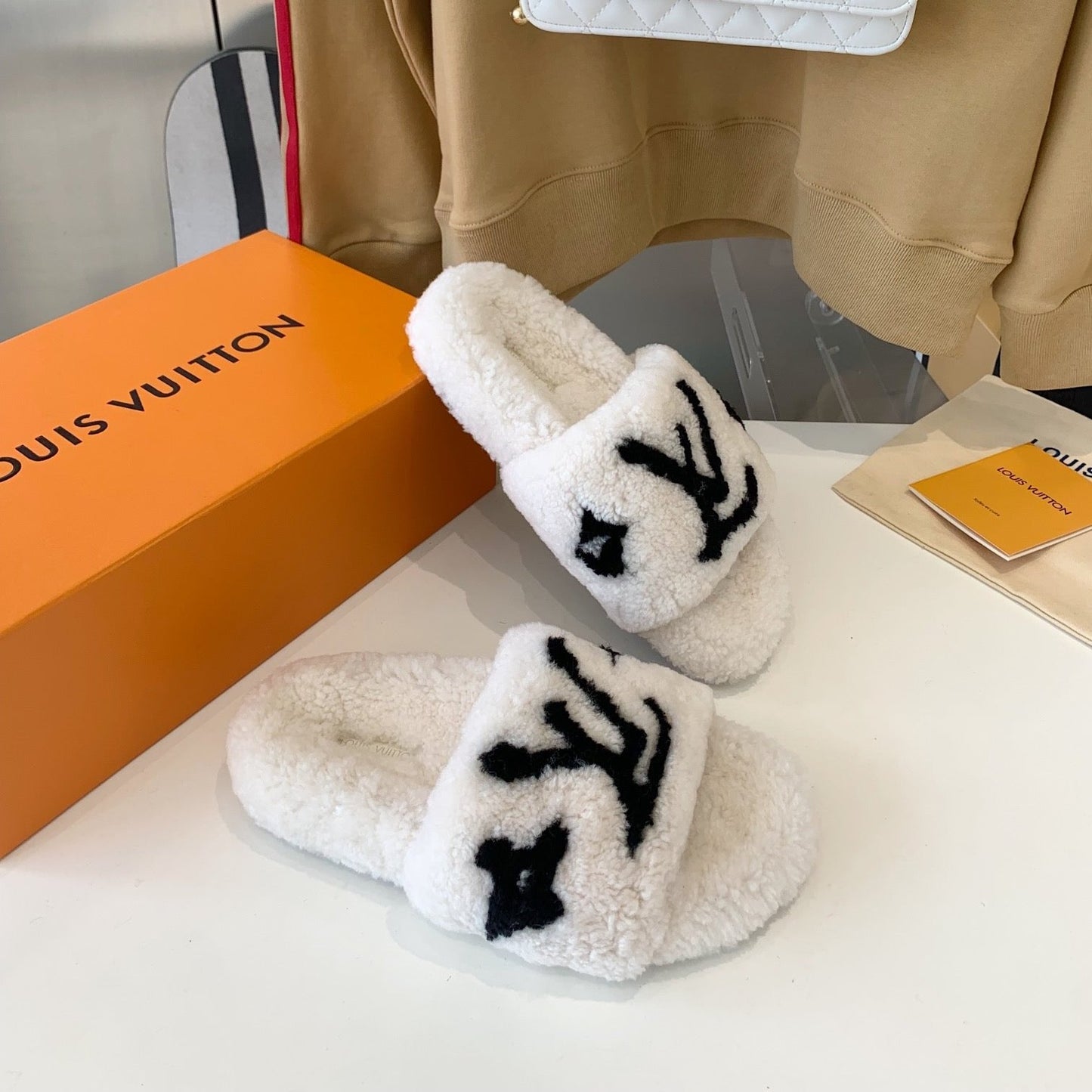 LV WOMEN'S PASEO FLAT SLIPPER IN WHITE FLEECE WITH BLACK LOGO - 35