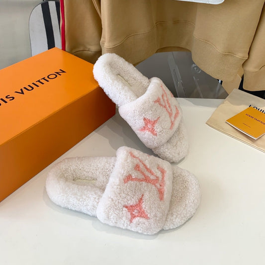 LV WOMEN'S PASEO FLAT SLIPPER IN WHITE FLEECE WITH LIGHT PINK LOGO - 35
