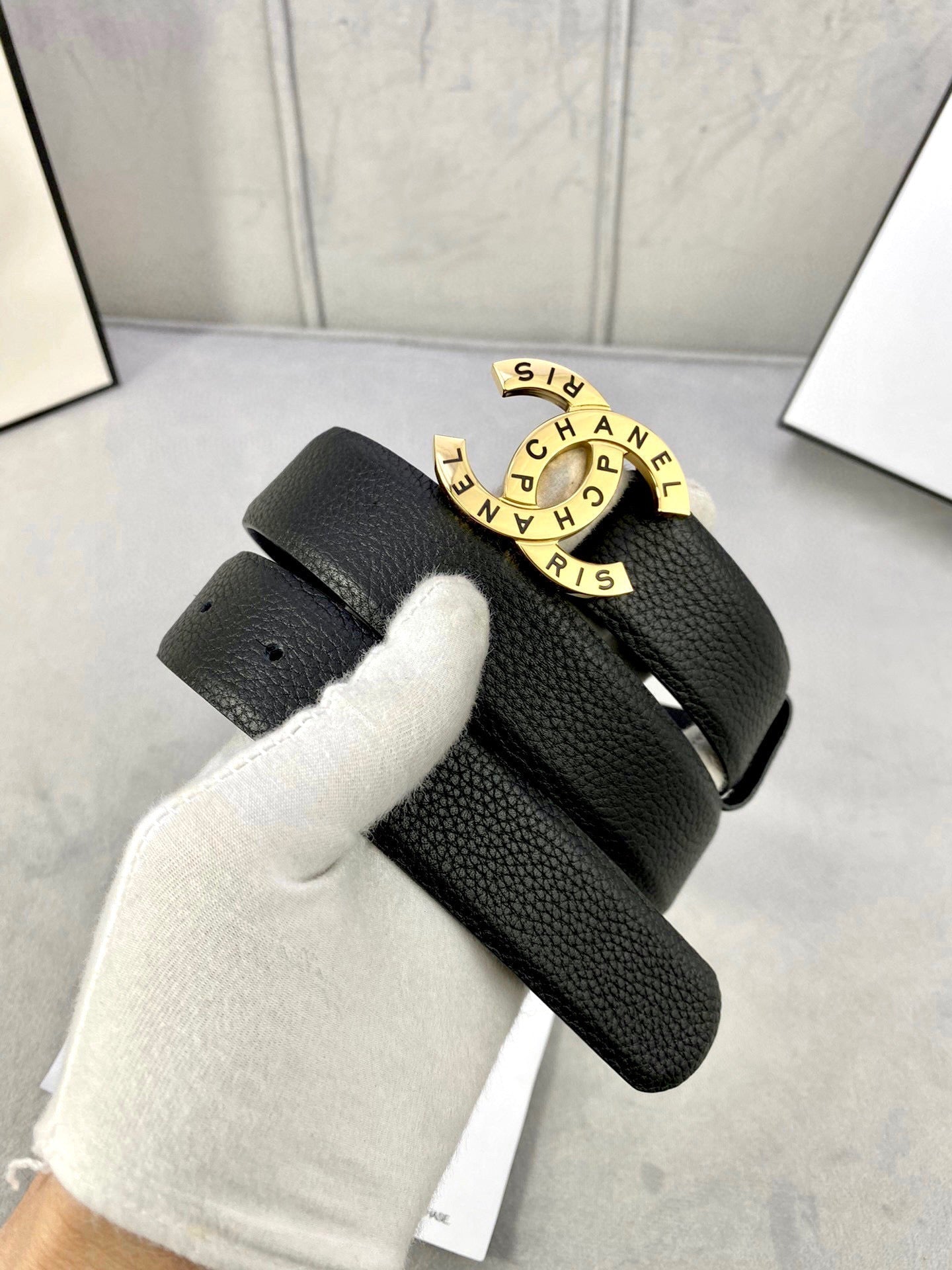 CC 30MM BELT IN BLACK SMOOTH CALFSKIN WITH GOLD HARDWARE - 30