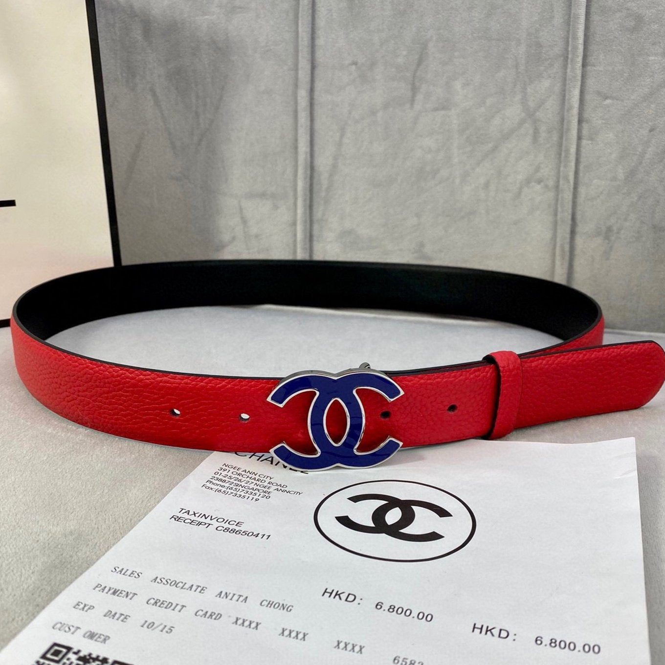 CC 30MM BELT IN CHERRY RED GRAINED CALFSKIN WITH NAVY BLUE METAL LOGO - 30
