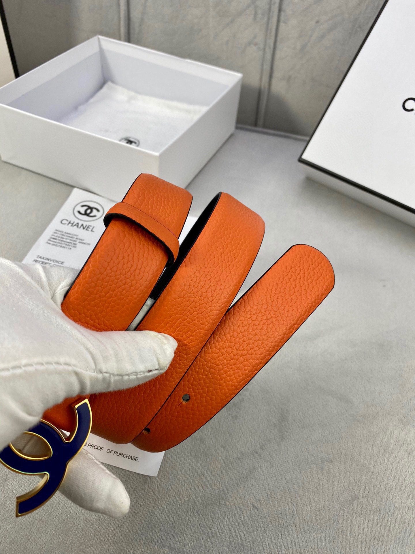 CC 30MM BELT IN FIRE ORANGE GRAINED CALFSKIN WITH NAVY BLUE METAL LOGO - 30