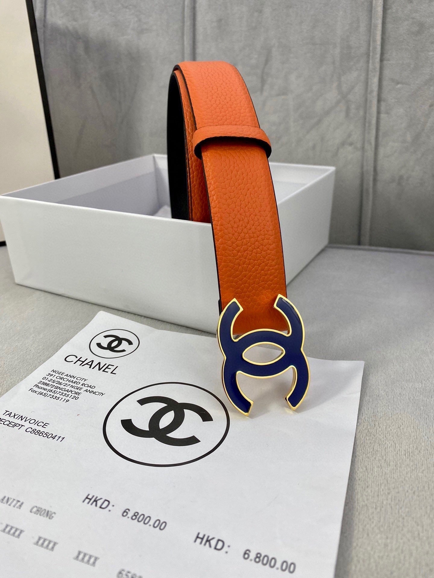 CC 30MM BELT IN FIRE ORANGE GRAINED CALFSKIN WITH NAVY BLUE METAL LOGO - 30