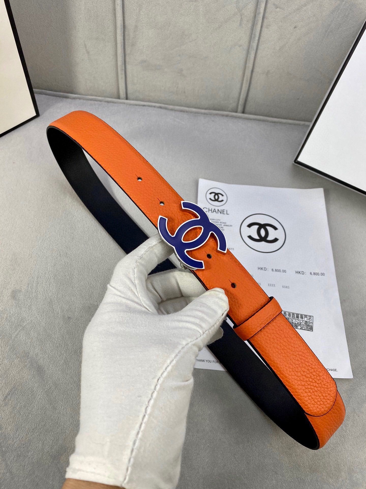CC 30MM BELT IN FIRE ORANGE GRAINED CALFSKIN WITH NAVY BLUE METAL LOGO - 30