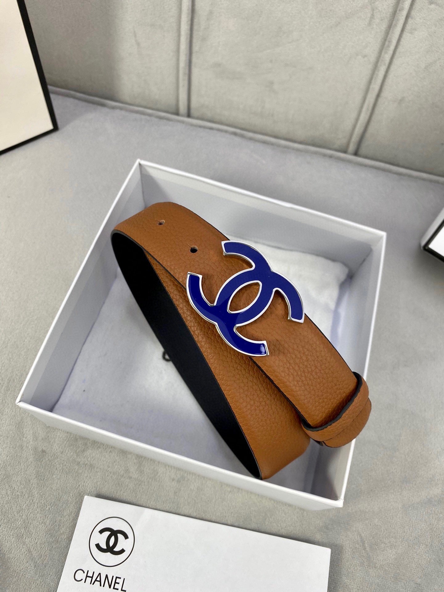 CC 30MM BELT IN BRONZE BROWN GRAINED CALFSKIN WITH NAVY BLUE METAL LOGO - 30